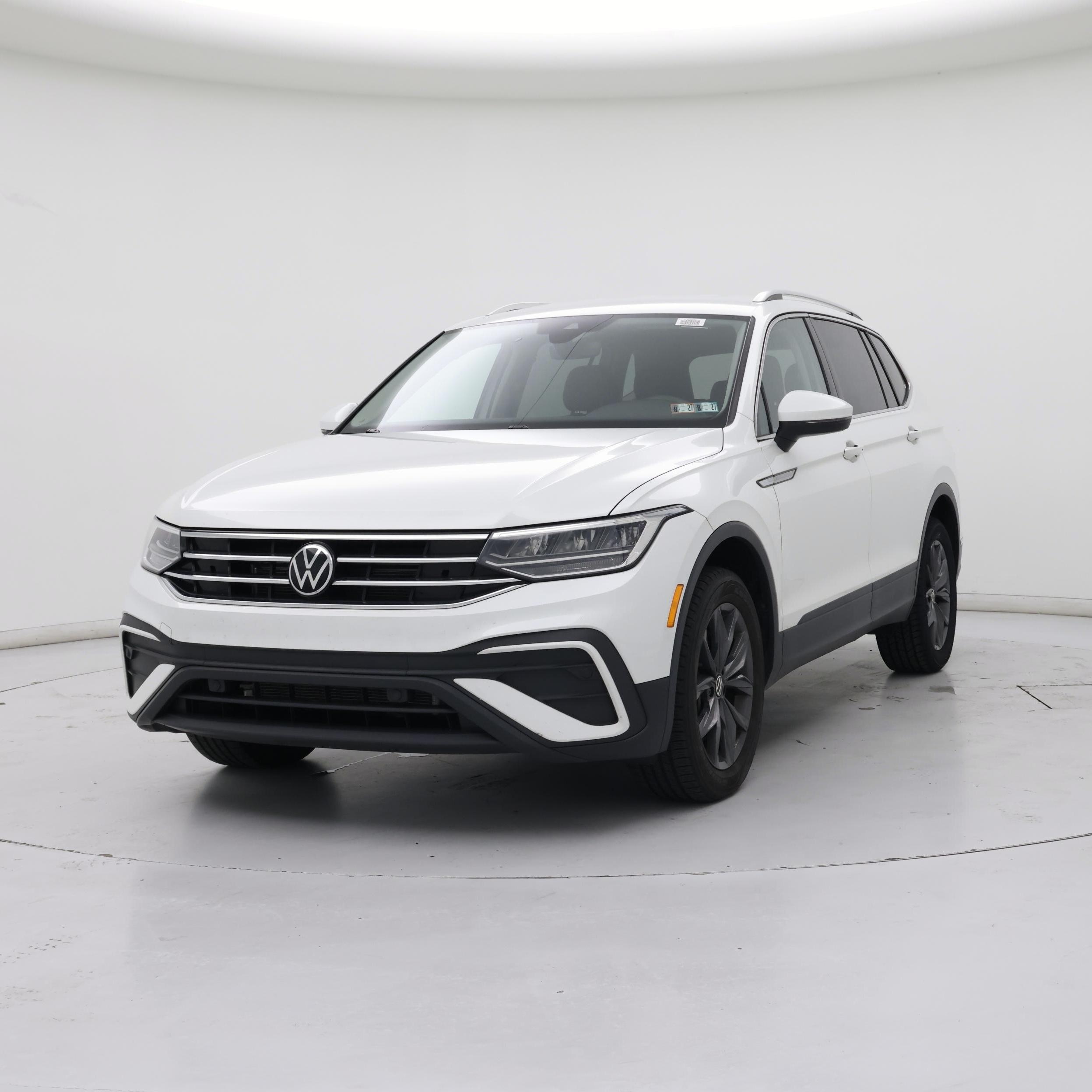 Thumbnail: 2023 Volkswagen Tiguan - 4