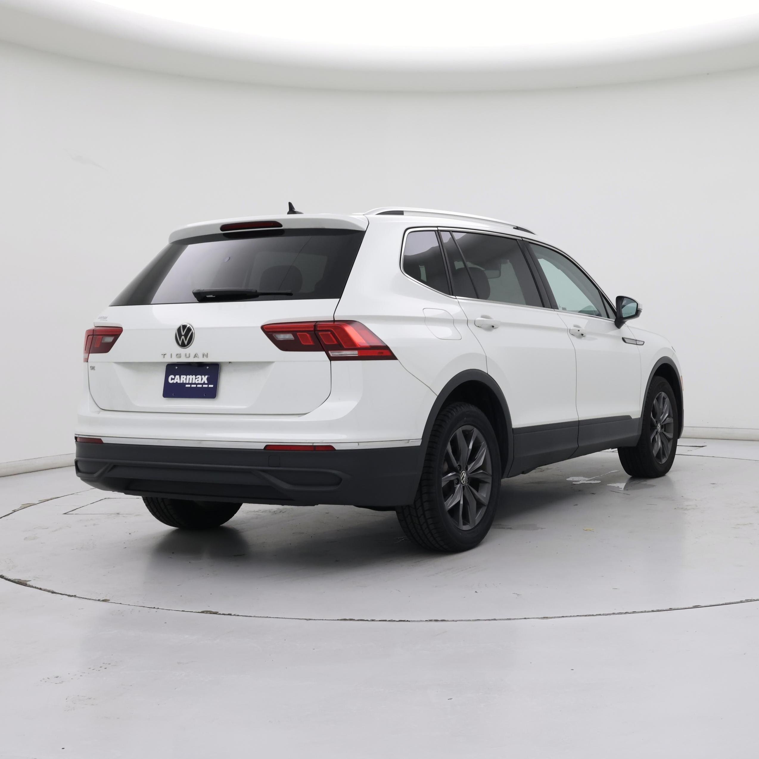 Thumbnail: 2023 Volkswagen Tiguan - 8