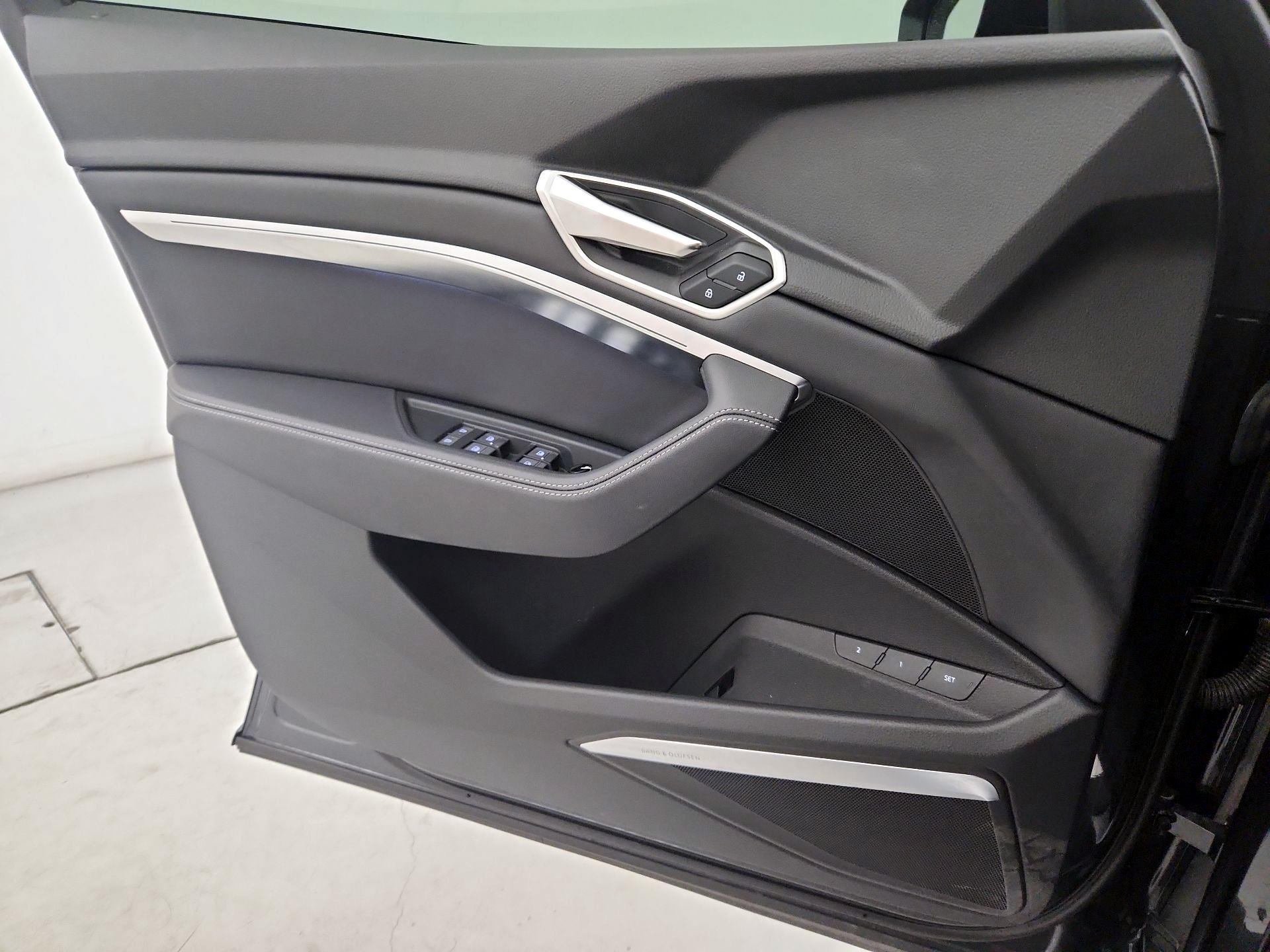 Thumbnail: 2024 Audi Q8 e-tron - 12