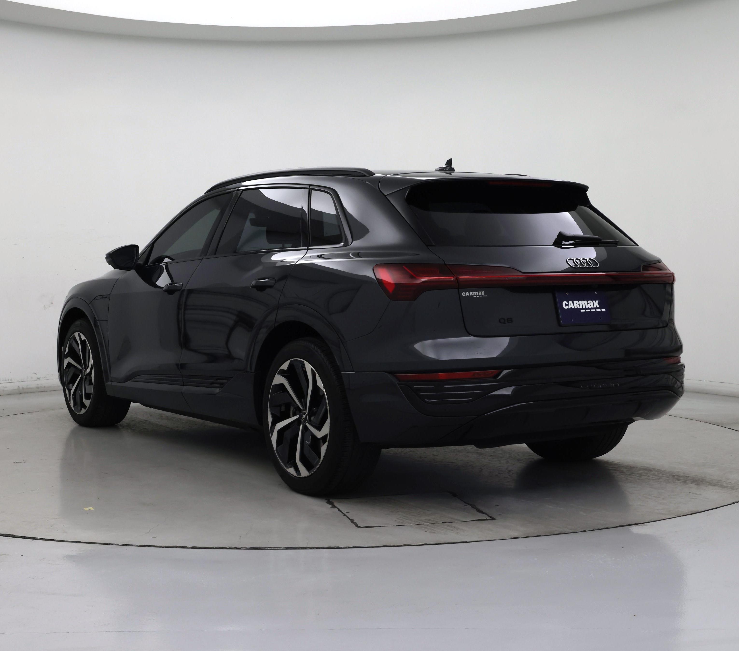 Thumbnail: 2024 Audi Q8 e-tron - 2