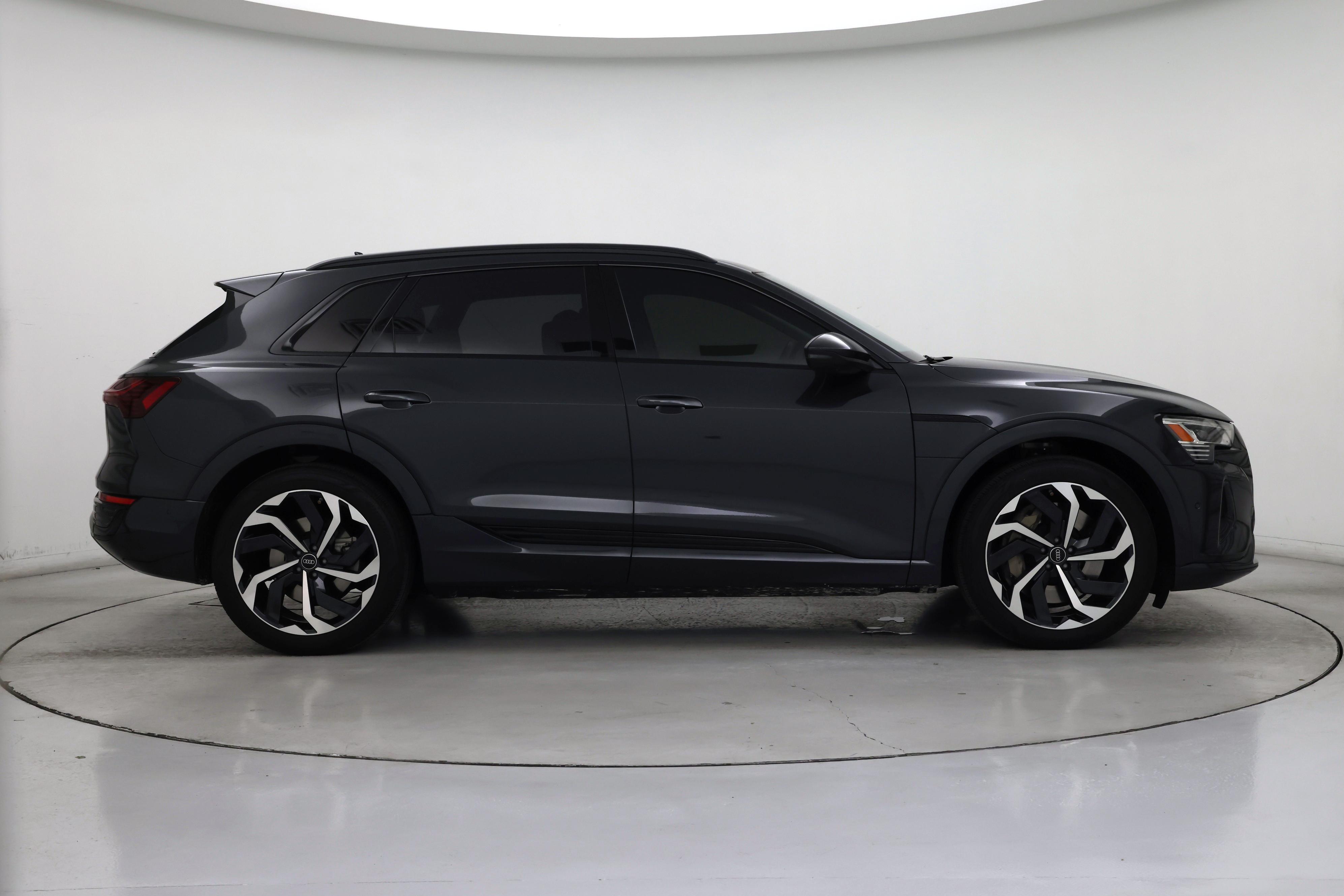 Thumbnail: 2024 Audi Q8 e-tron - 7