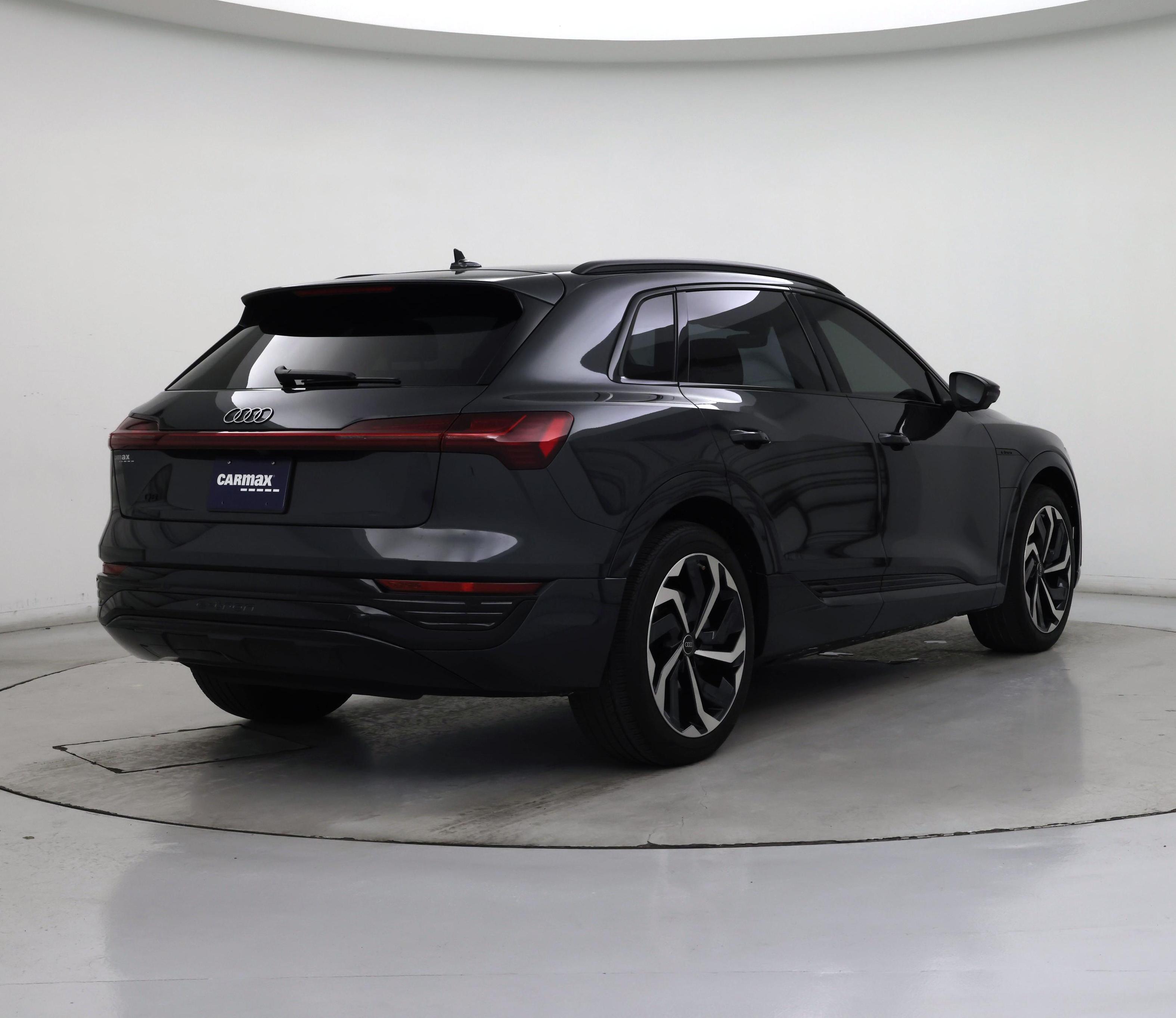 Thumbnail: 2024 Audi Q8 e-tron - 8