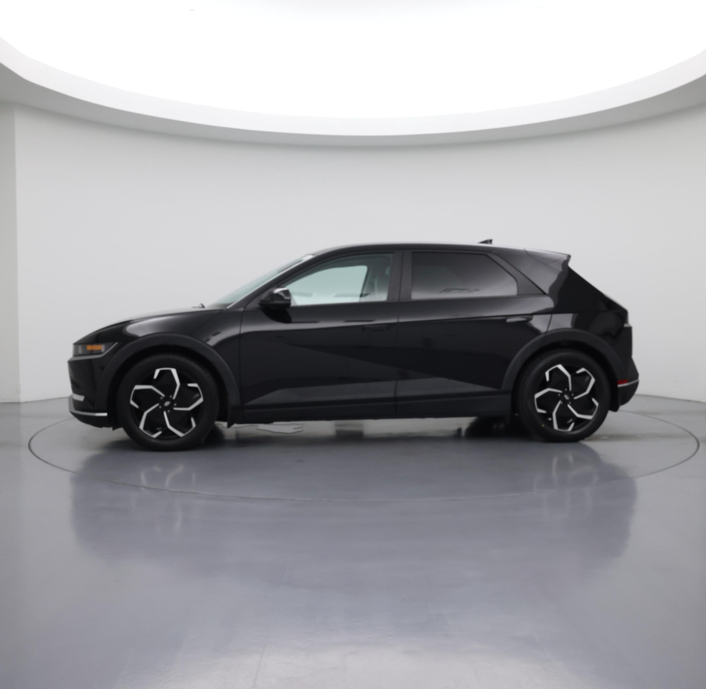 Thumbnail: 2023 Hyundai Ioniq 5 - 3