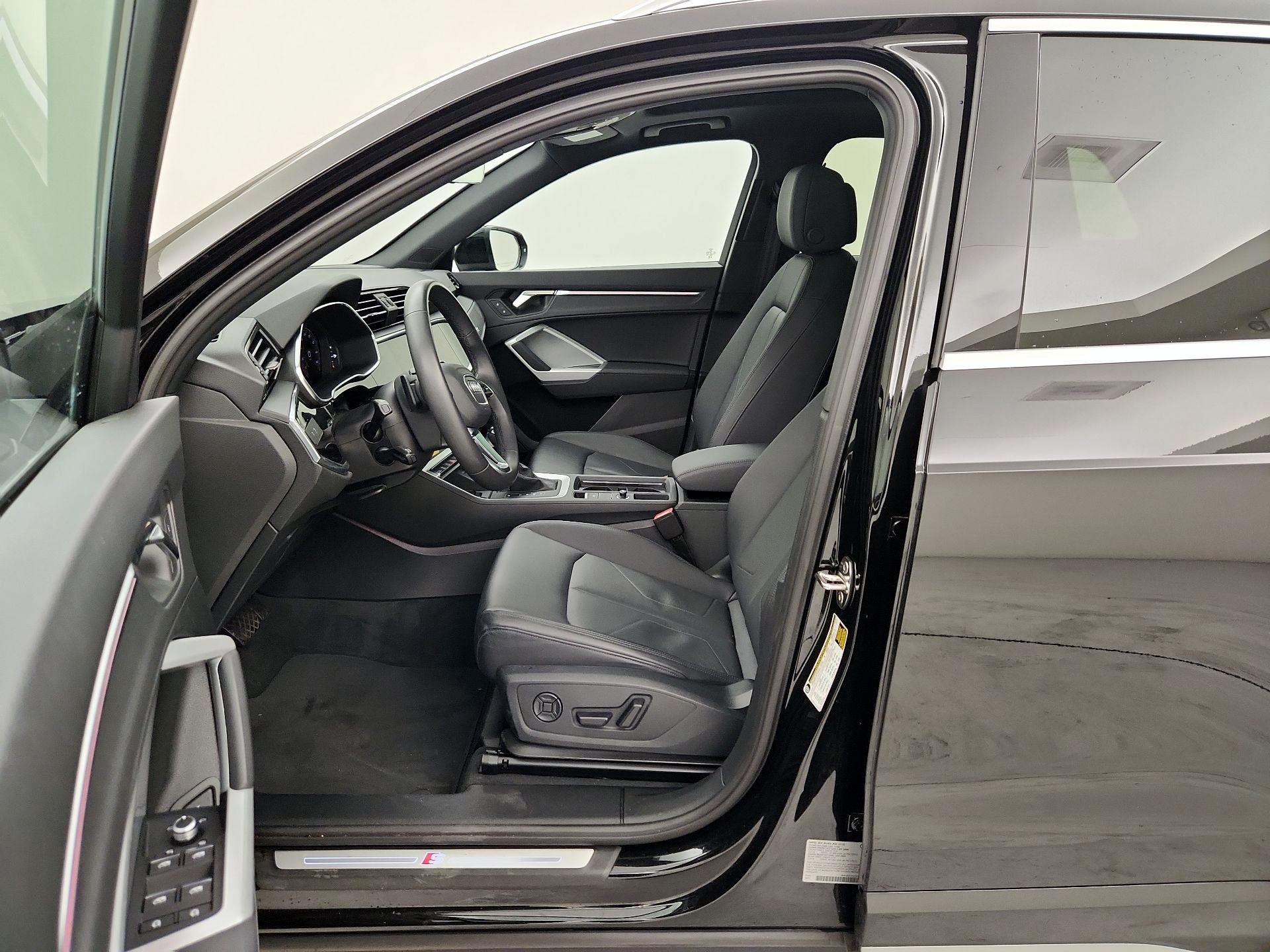 Thumbnail: 2025 Audi Q3 - 11