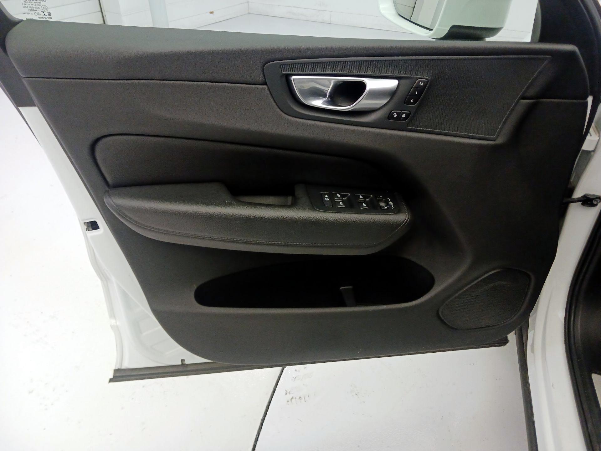 Thumbnail: 2021 Volvo XC60 - 10