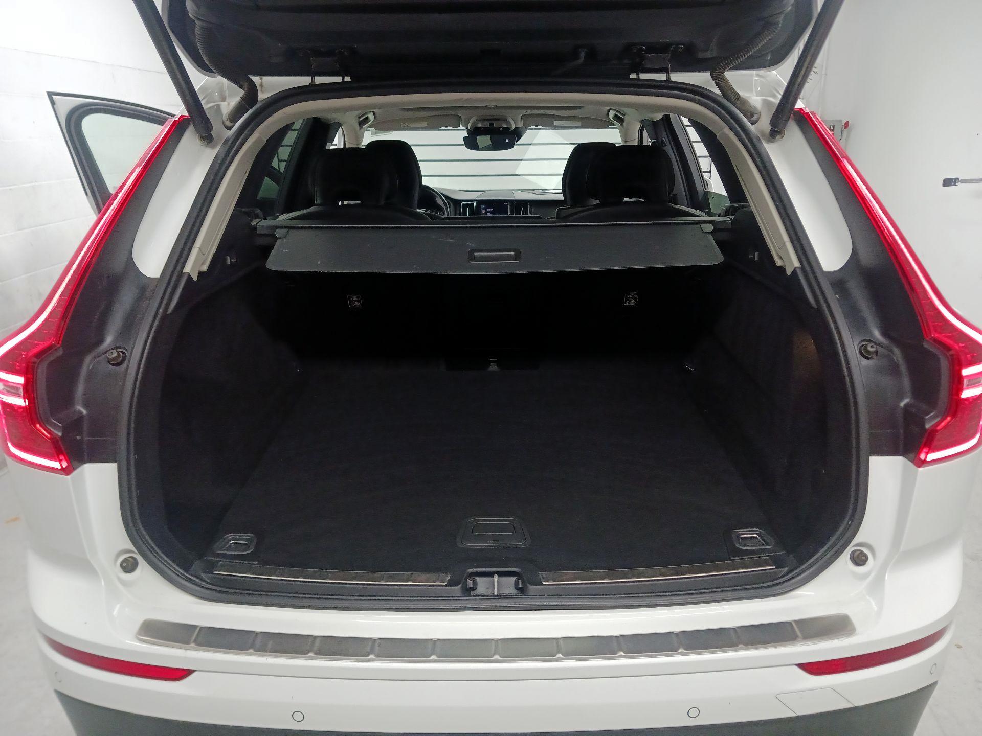 Thumbnail: 2021 Volvo XC60 - 14