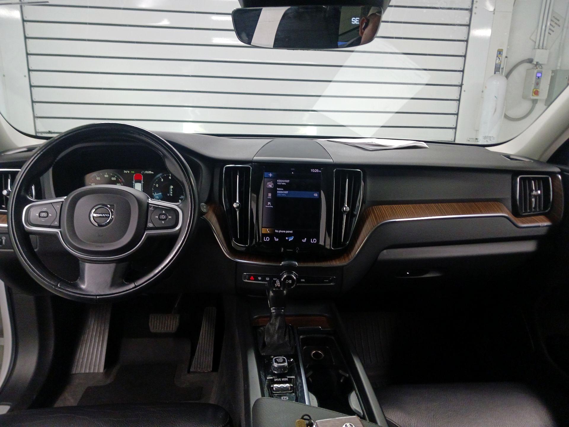 Thumbnail: 2021 Volvo XC60 - 8