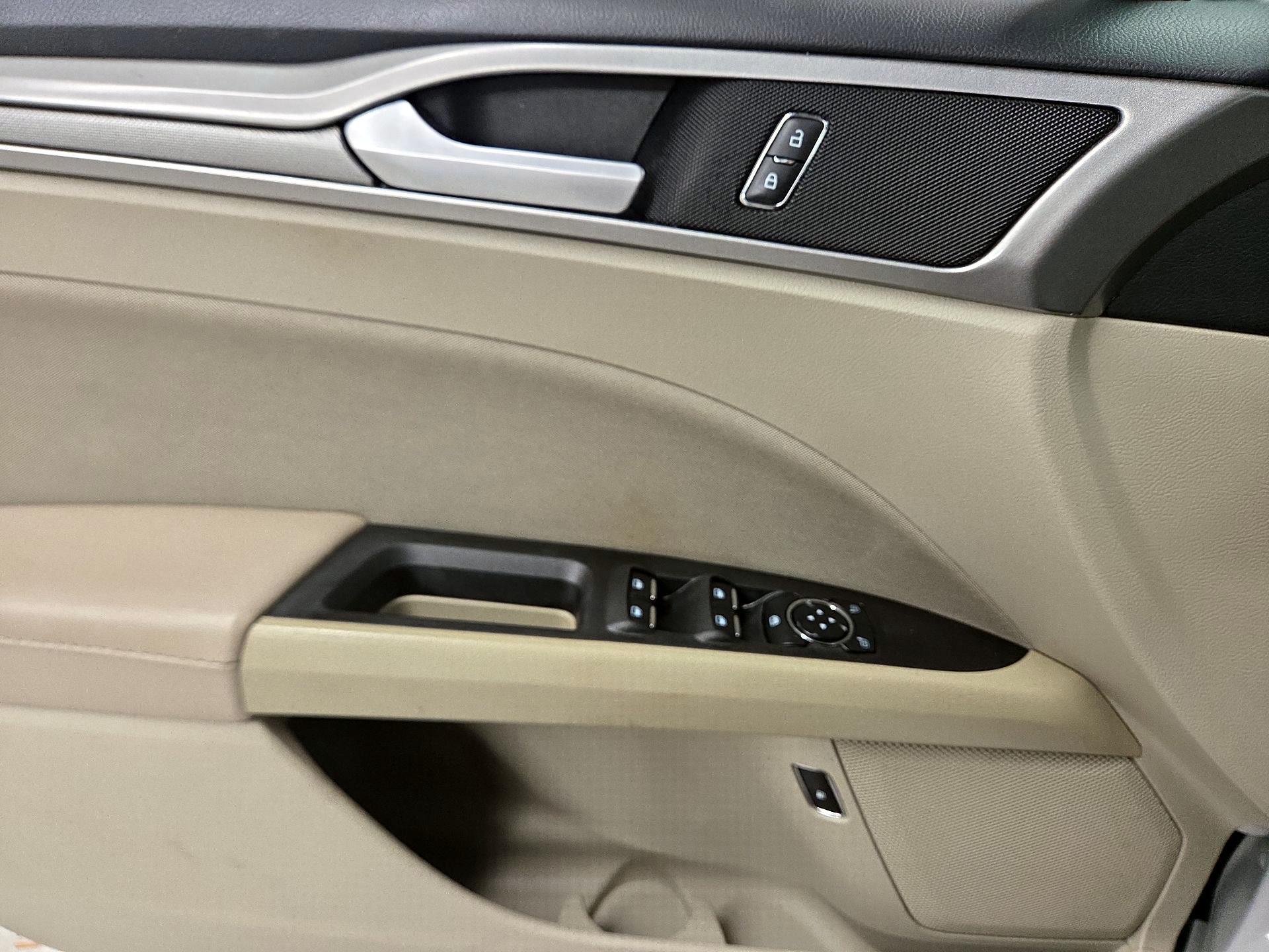 Thumbnail: 2020 Ford Fusion - 10