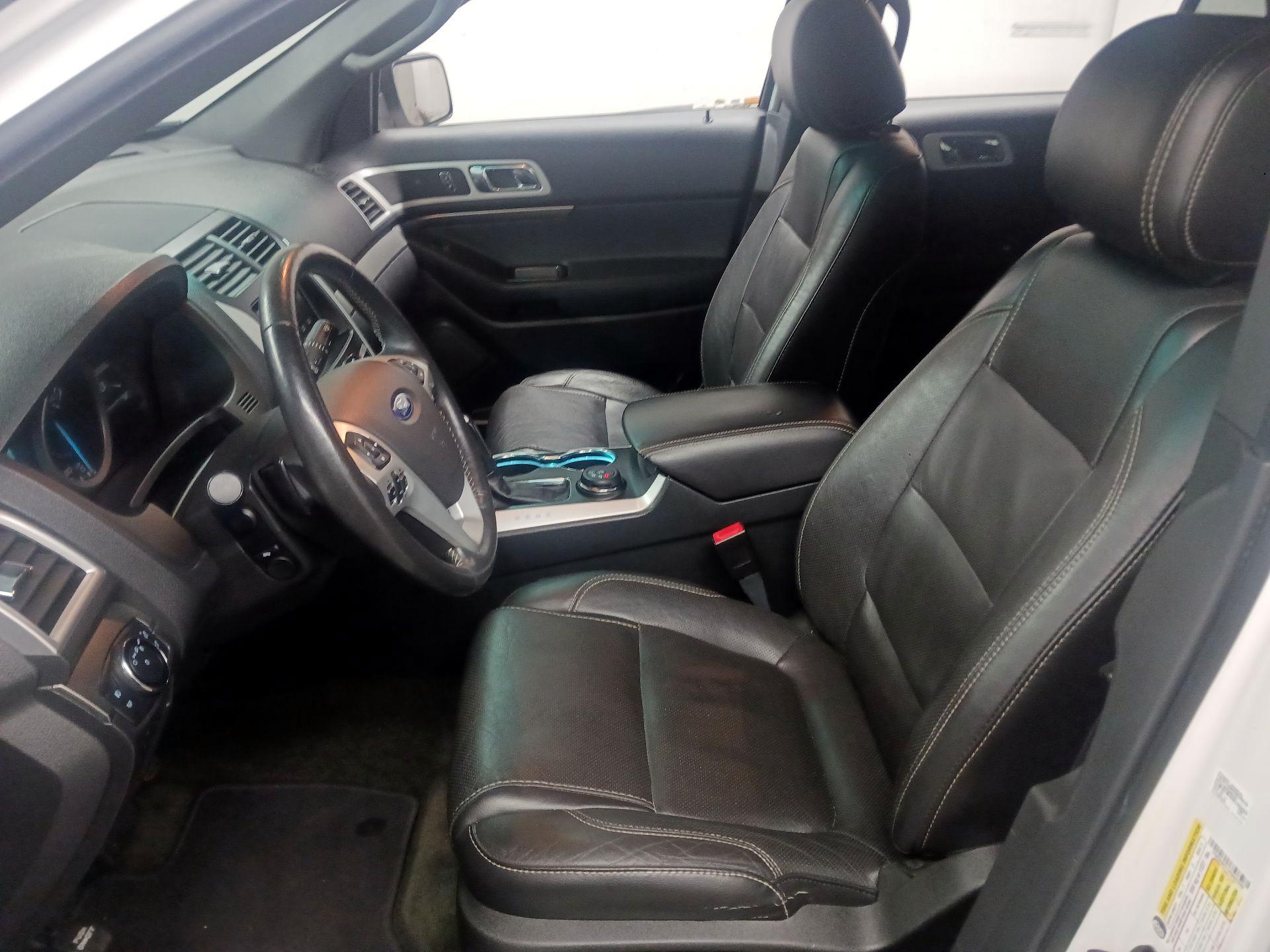 Thumbnail: 2015 Ford Explorer - 9