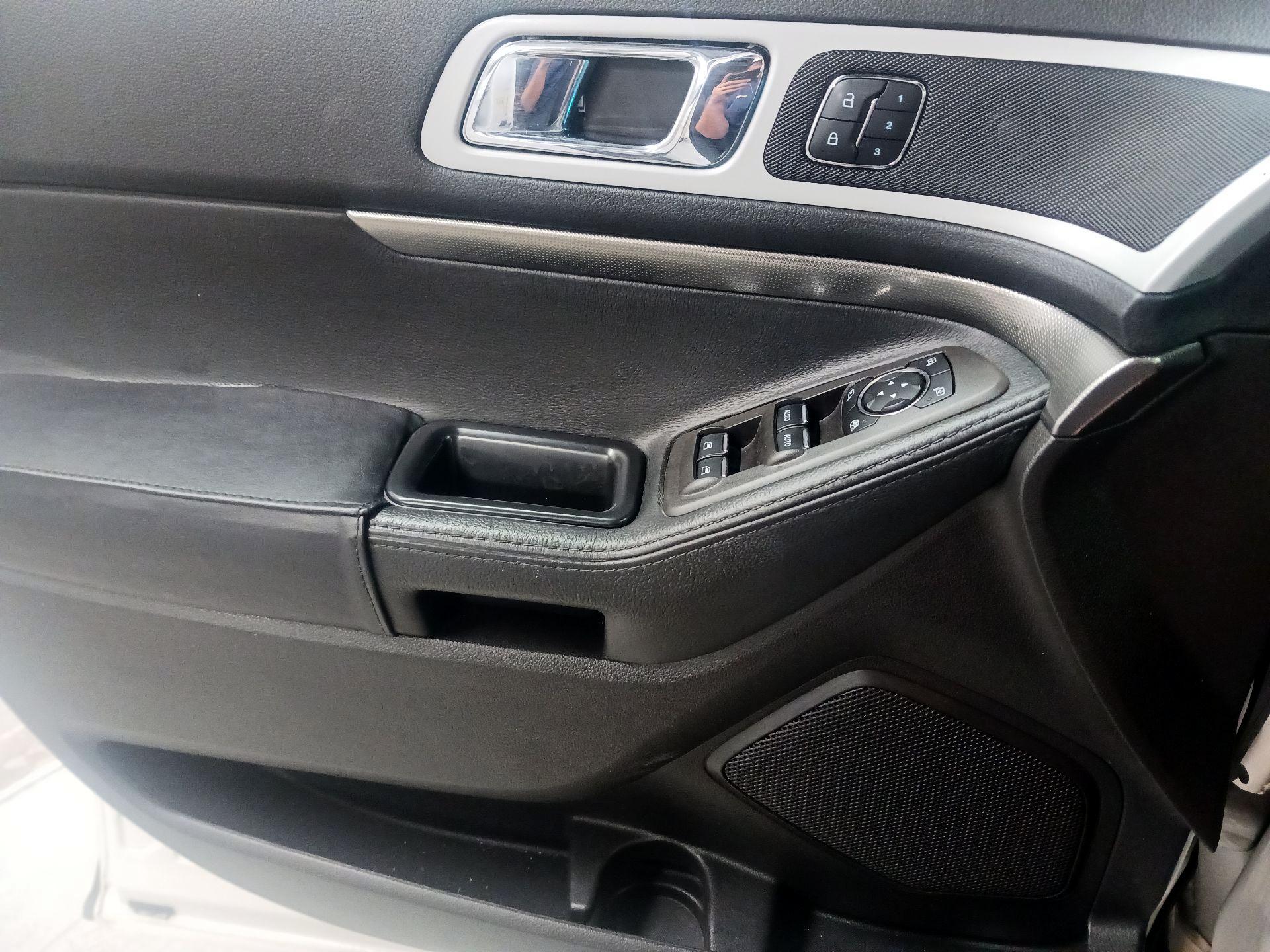 Thumbnail: 2015 Ford Explorer - 10