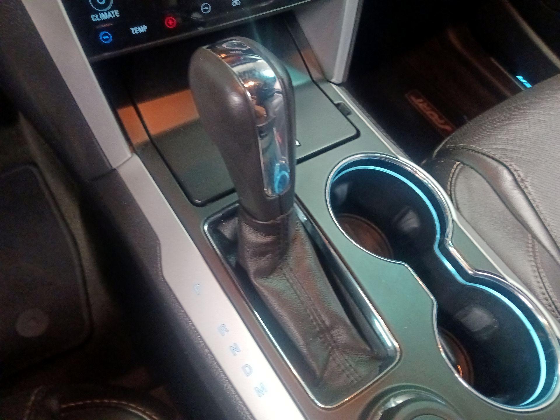 Thumbnail: 2015 Ford Explorer - 15