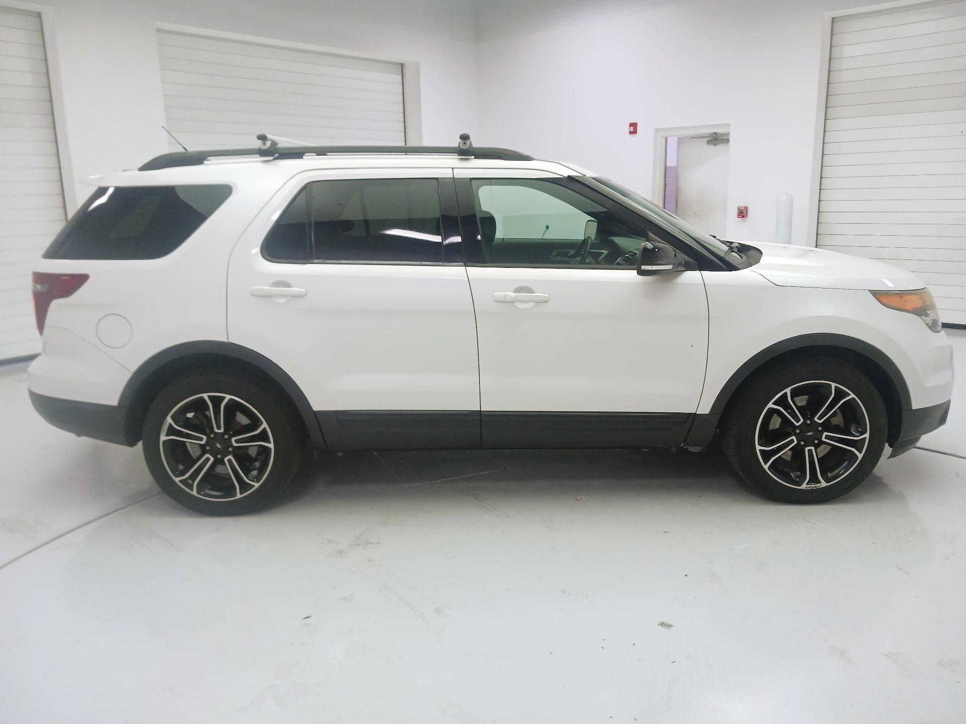Thumbnail: 2015 Ford Explorer - 4