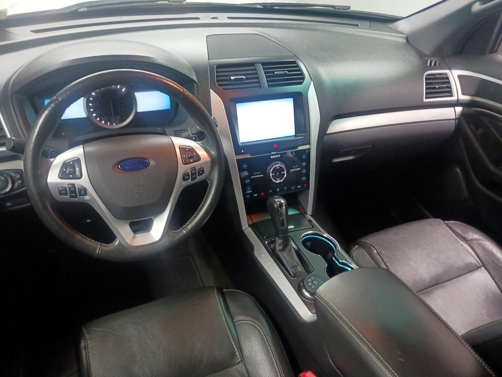 Thumbnail: 2015 Ford Explorer - 8