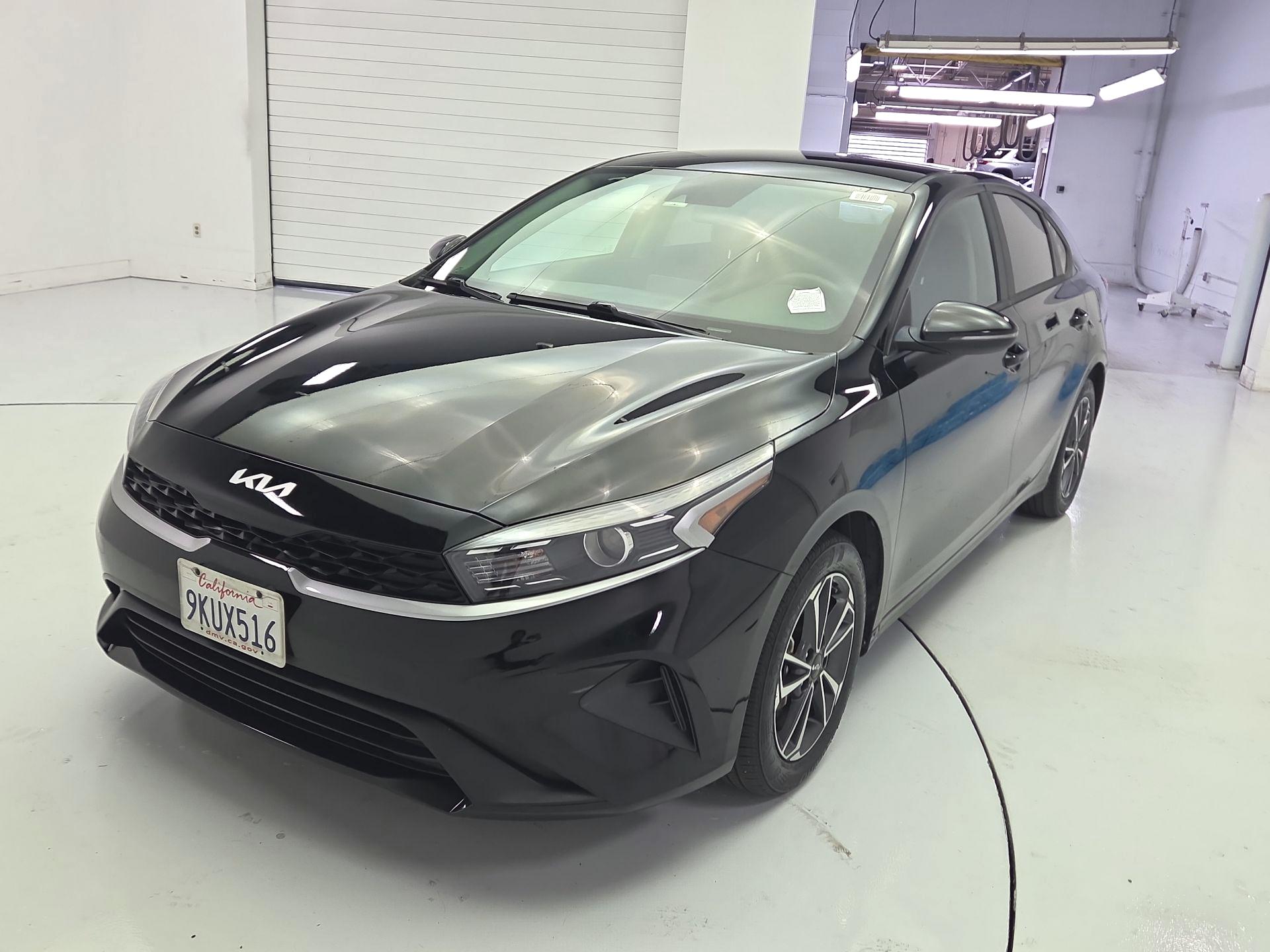 Thumbnail: 2023 Kia Forte - 3