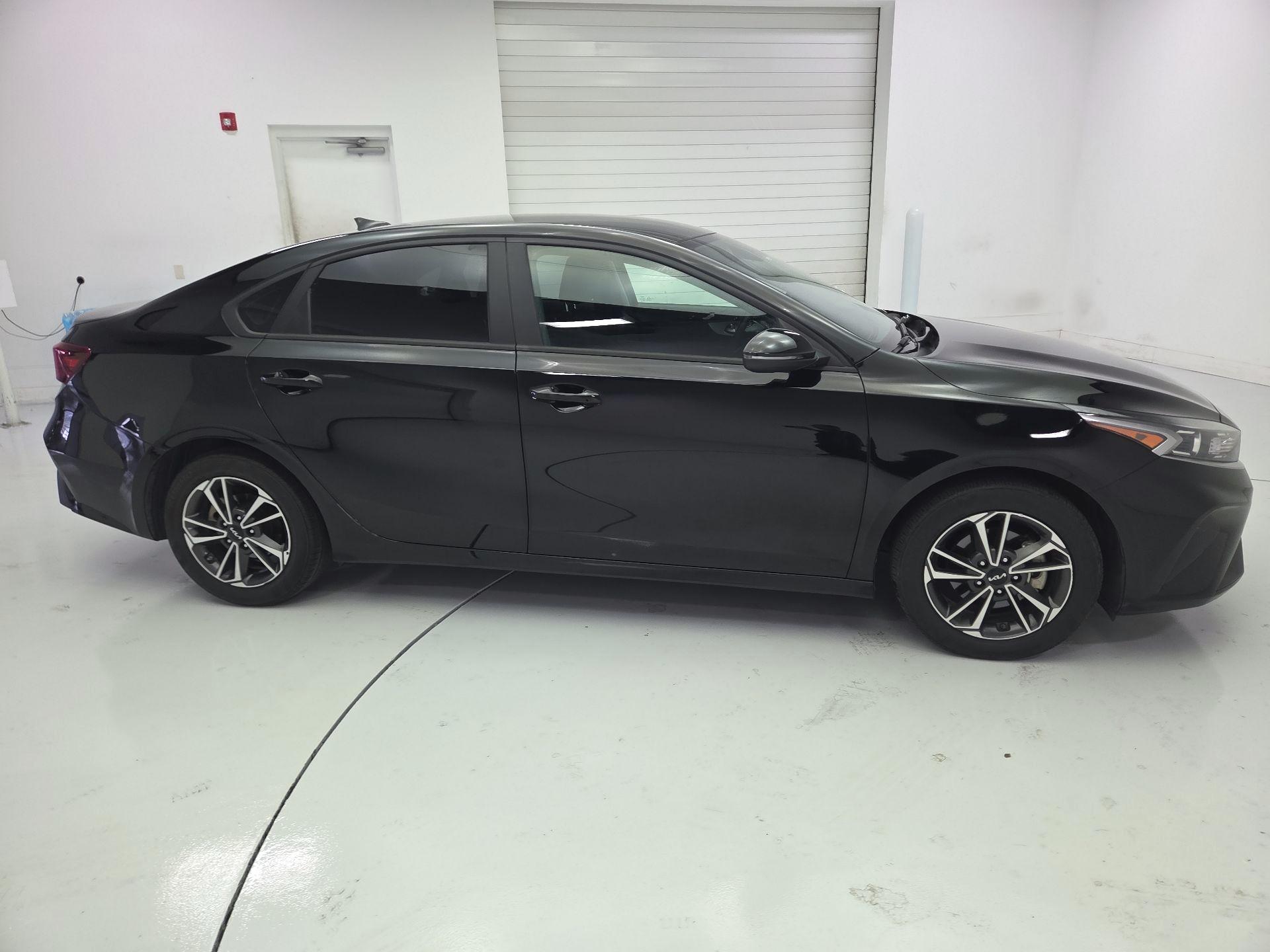 Thumbnail: 2023 Kia Forte - 4