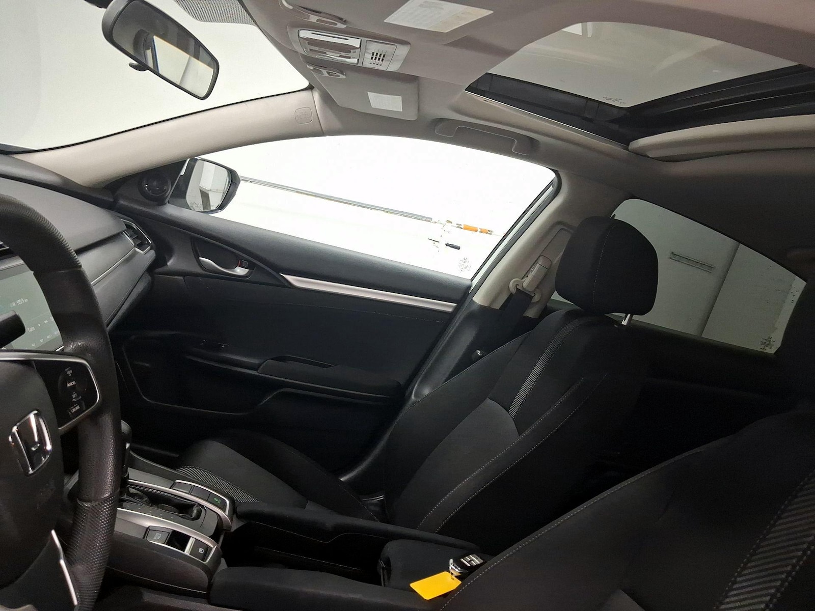 Sunroof(s) & Overhead Airbags