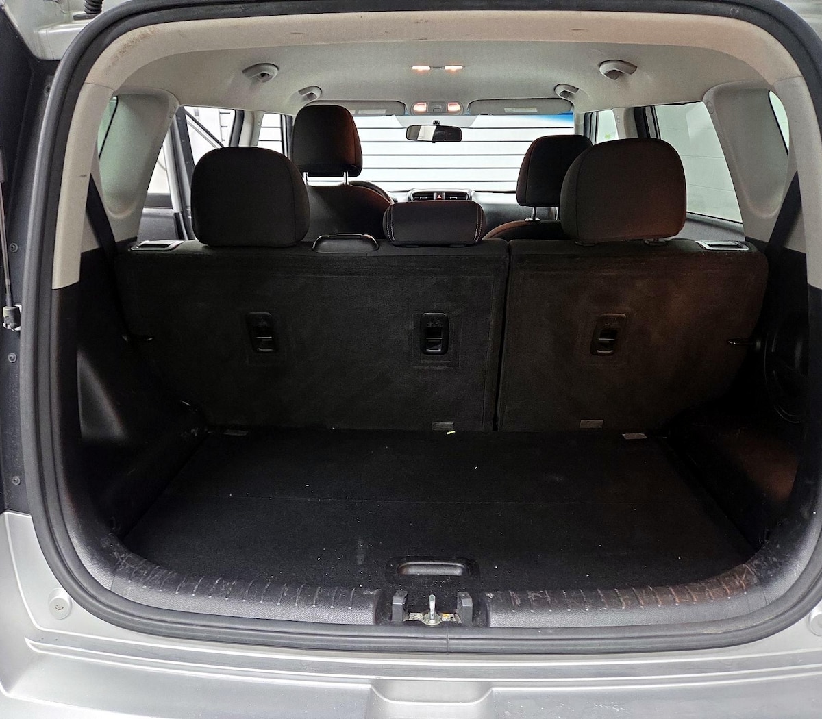 Trunk/Cargo (Seats Up)