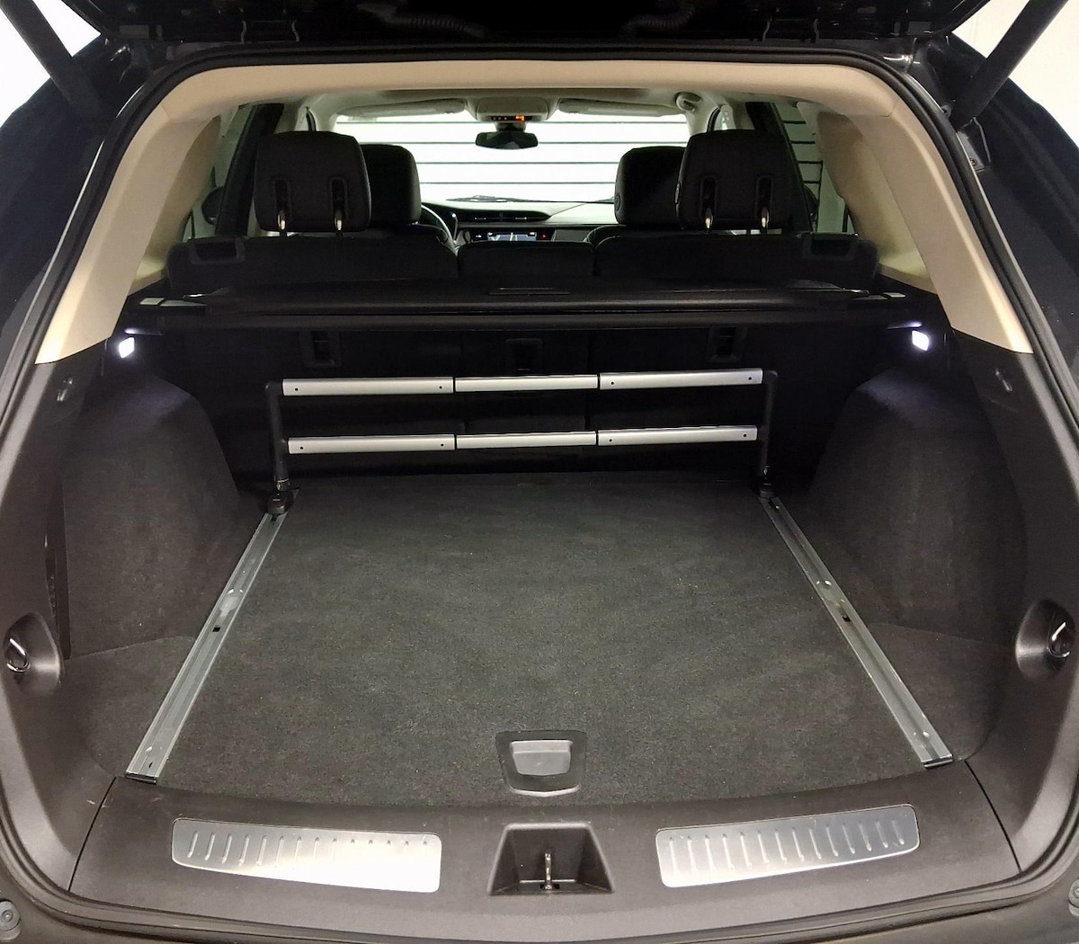 Trunk/Cargo (Seats Up)