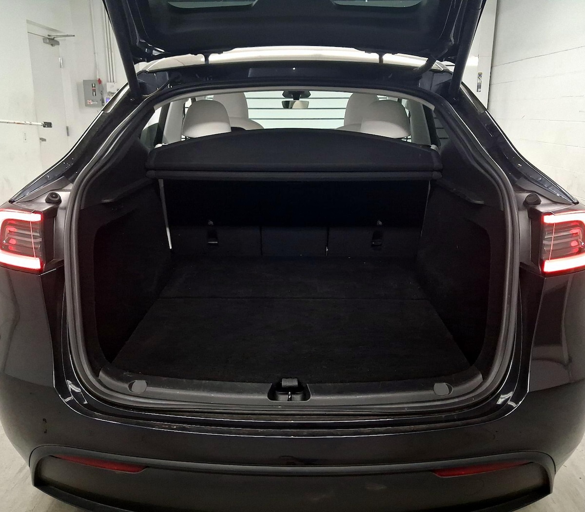 Trunk/Cargo (Seats Up)