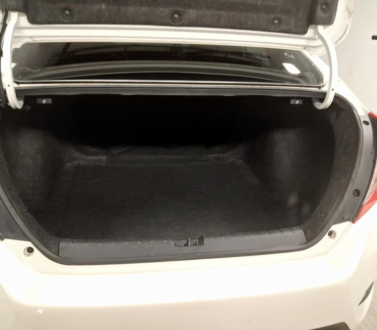 Trunk/Cargo (Seats Up)