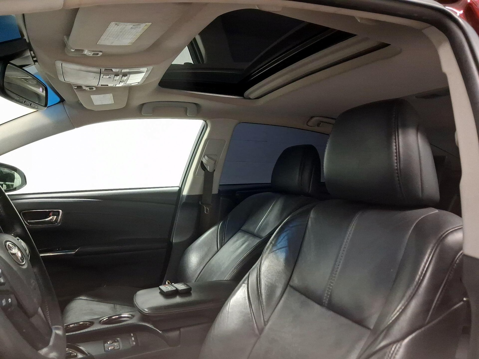 Sunroof(s) & Overhead Airbags