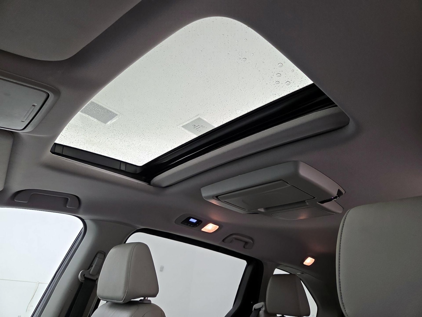 Sunroof(s) & Overhead Airbags