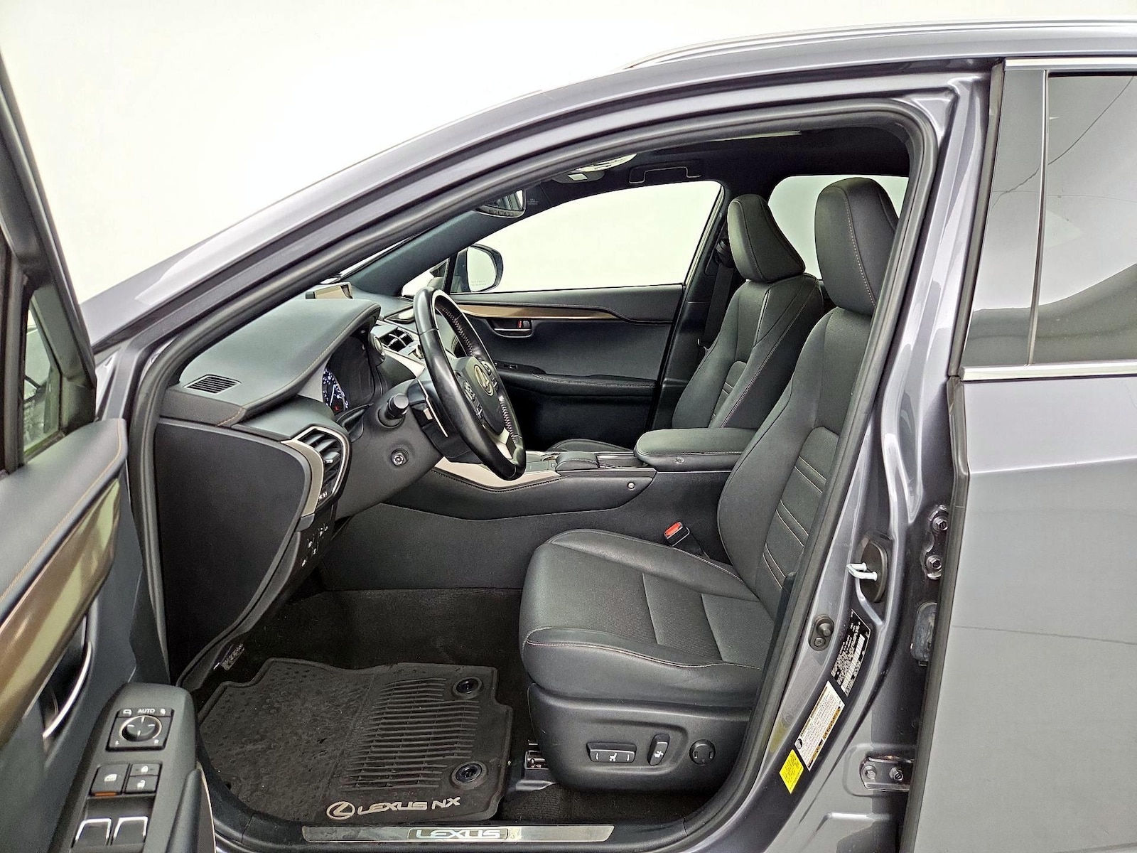 2020 Lexus NX 300 - Photo 12