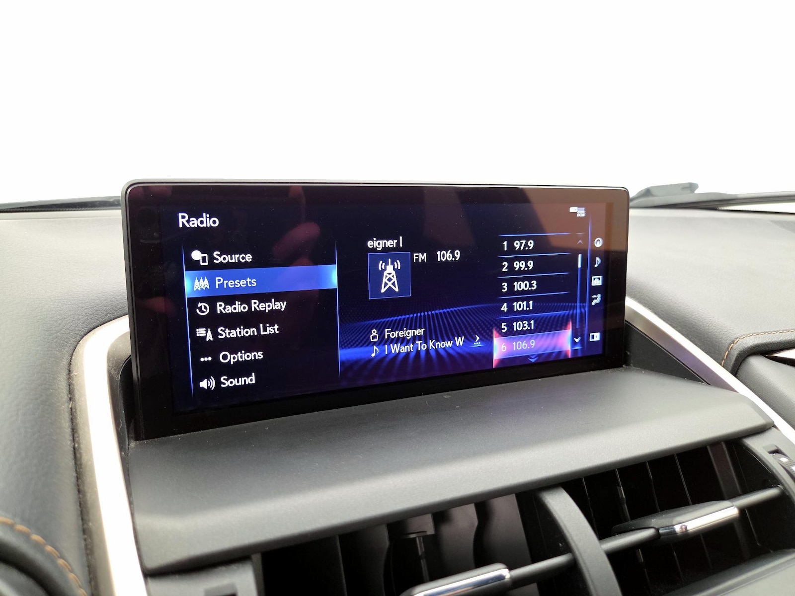2020 Lexus NX 300 - Photo 17