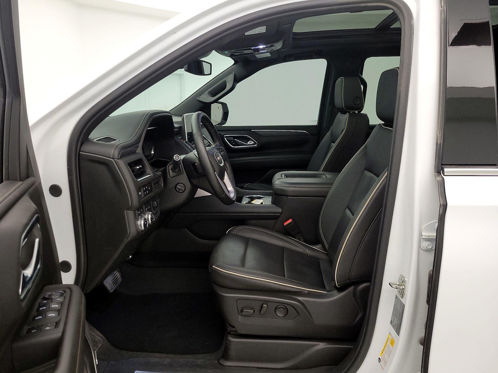 2024 GMC Yukon SLT - Photo 12