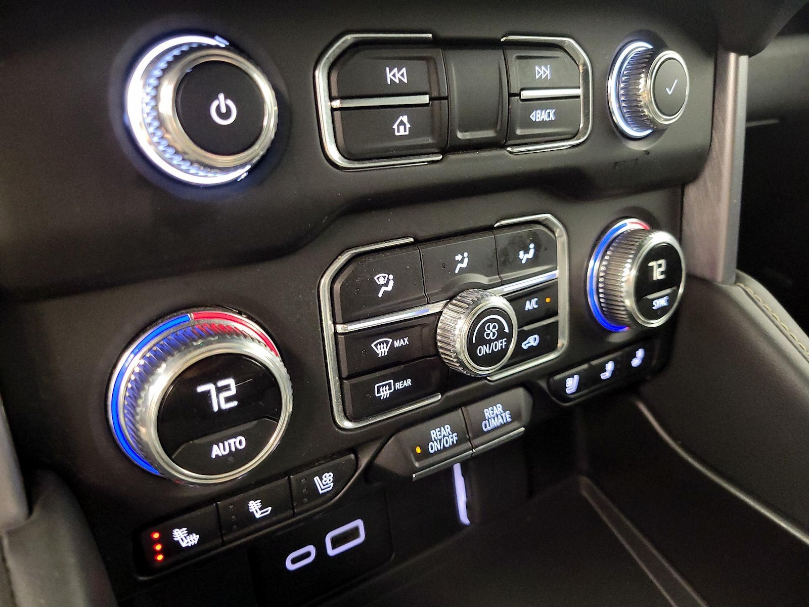 2024 GMC Yukon SLT - Photo 17