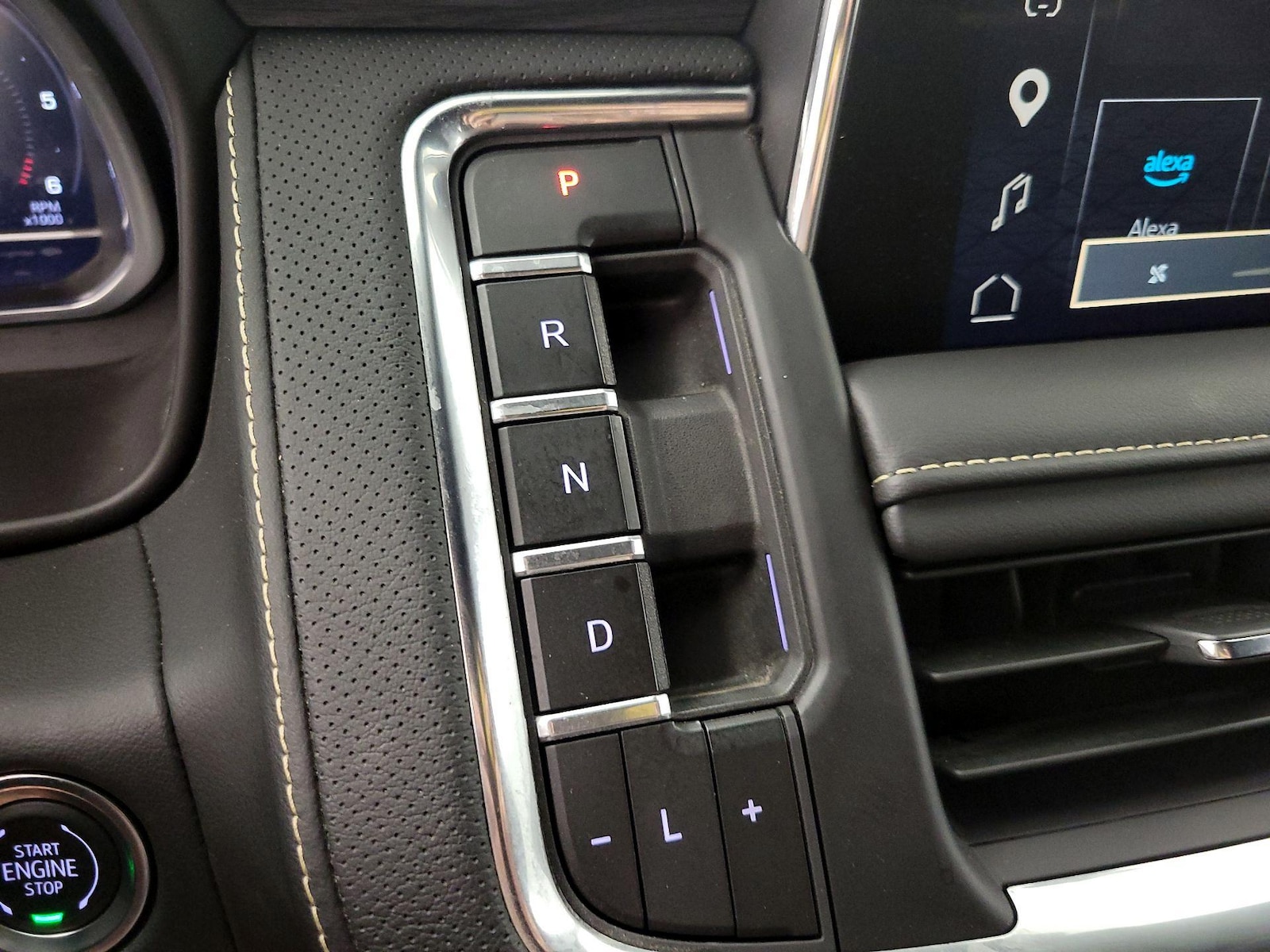 2024 GMC Yukon SLT - Photo 18