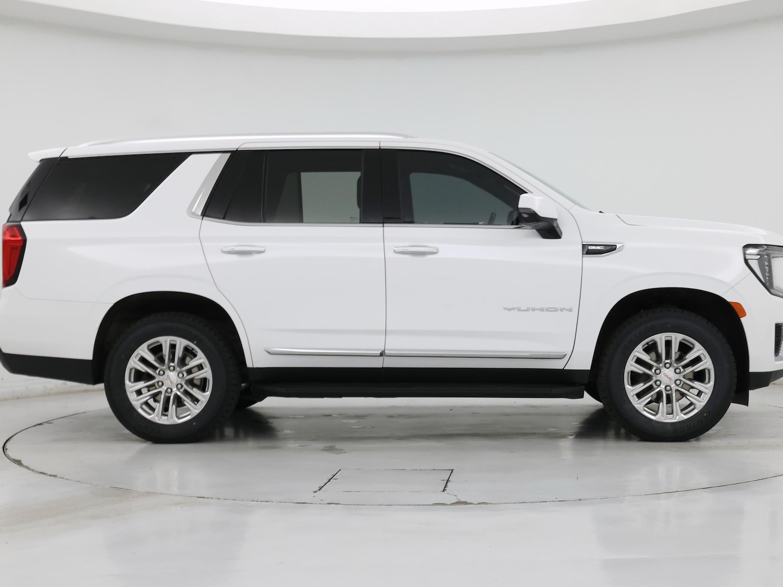 2024 GMC Yukon SLT - Photo 8