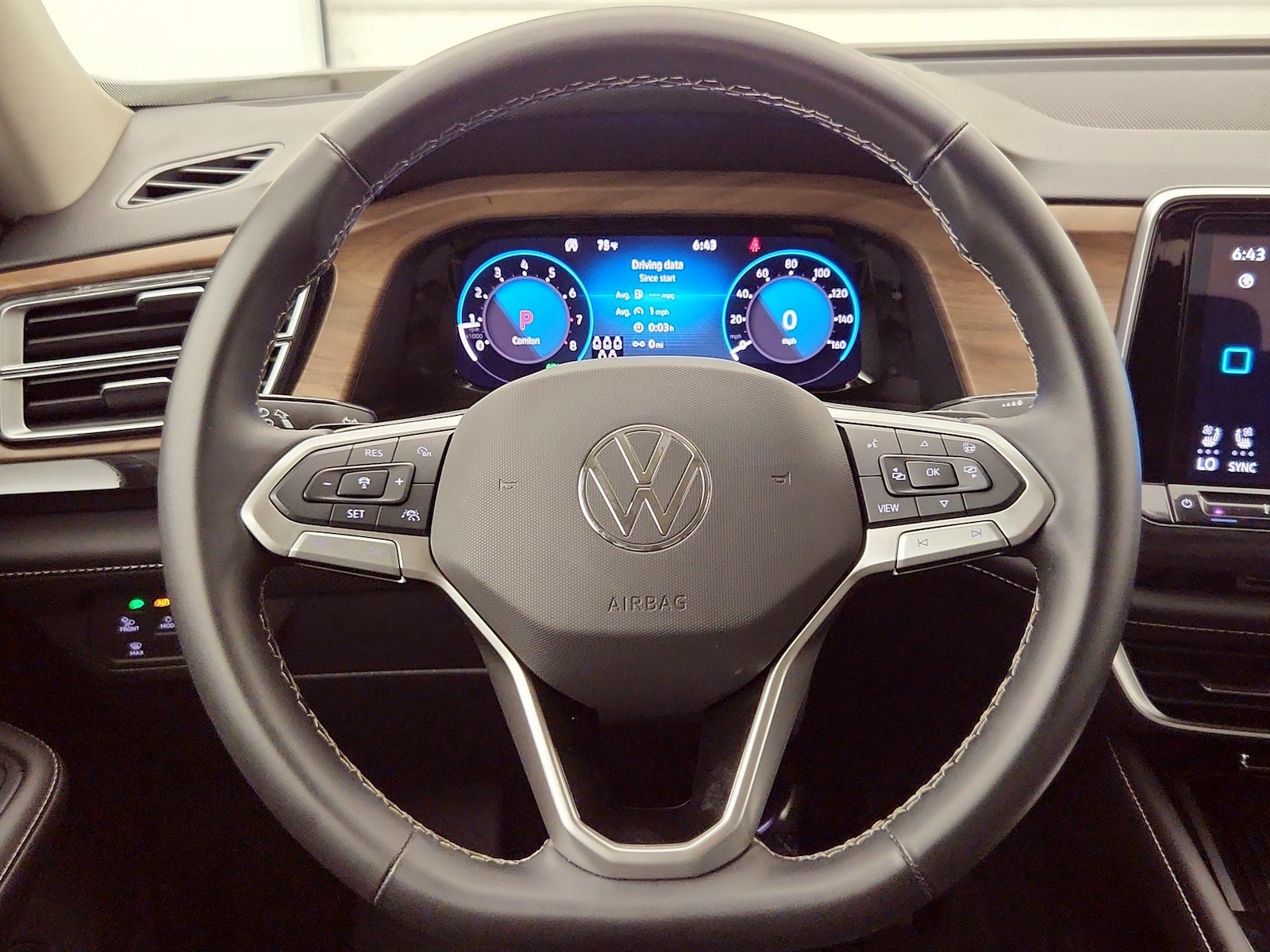 2025 Volkswagen Atlas SE w/Tech - Photo 11
