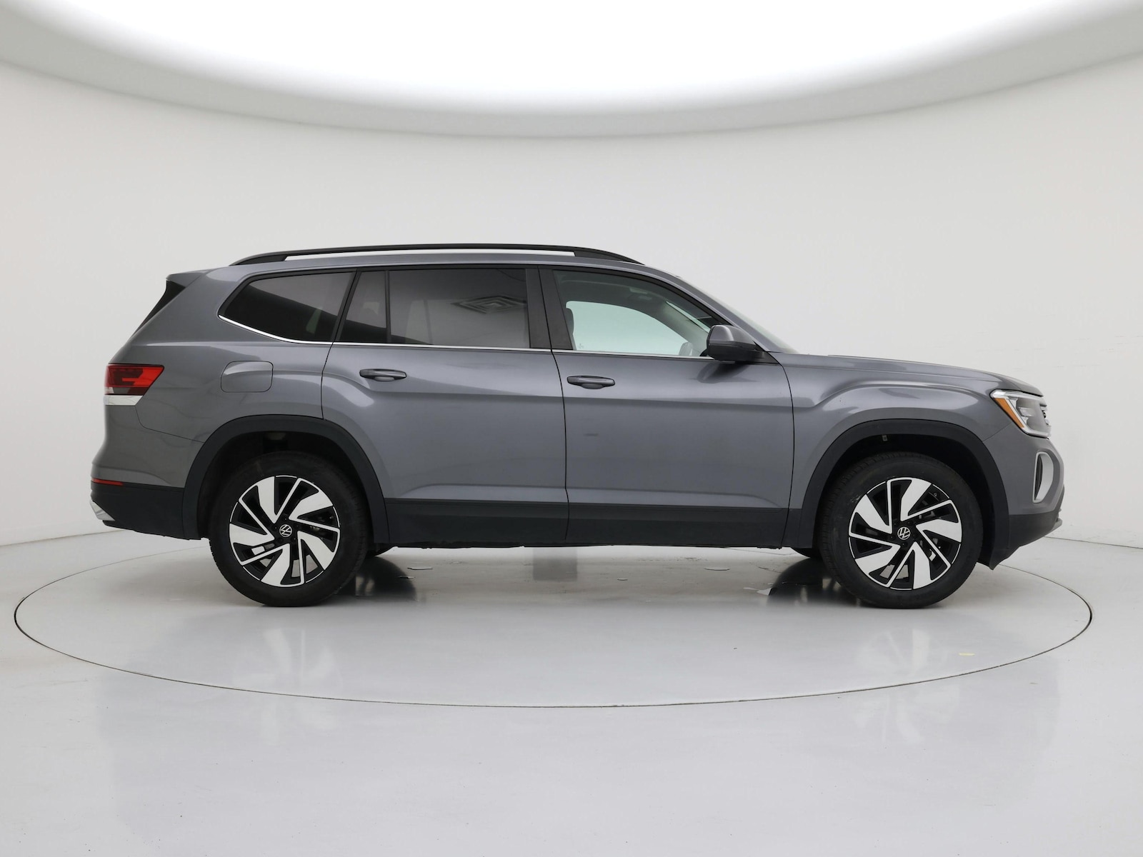 2025 Volkswagen Atlas SE w/Tech - Photo 8