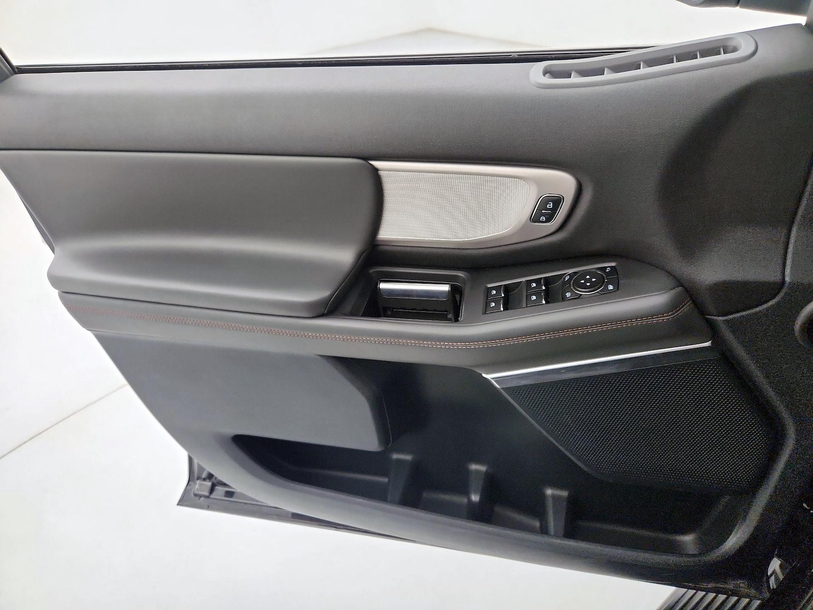 2025 Ford Expedition Active - Photo 13