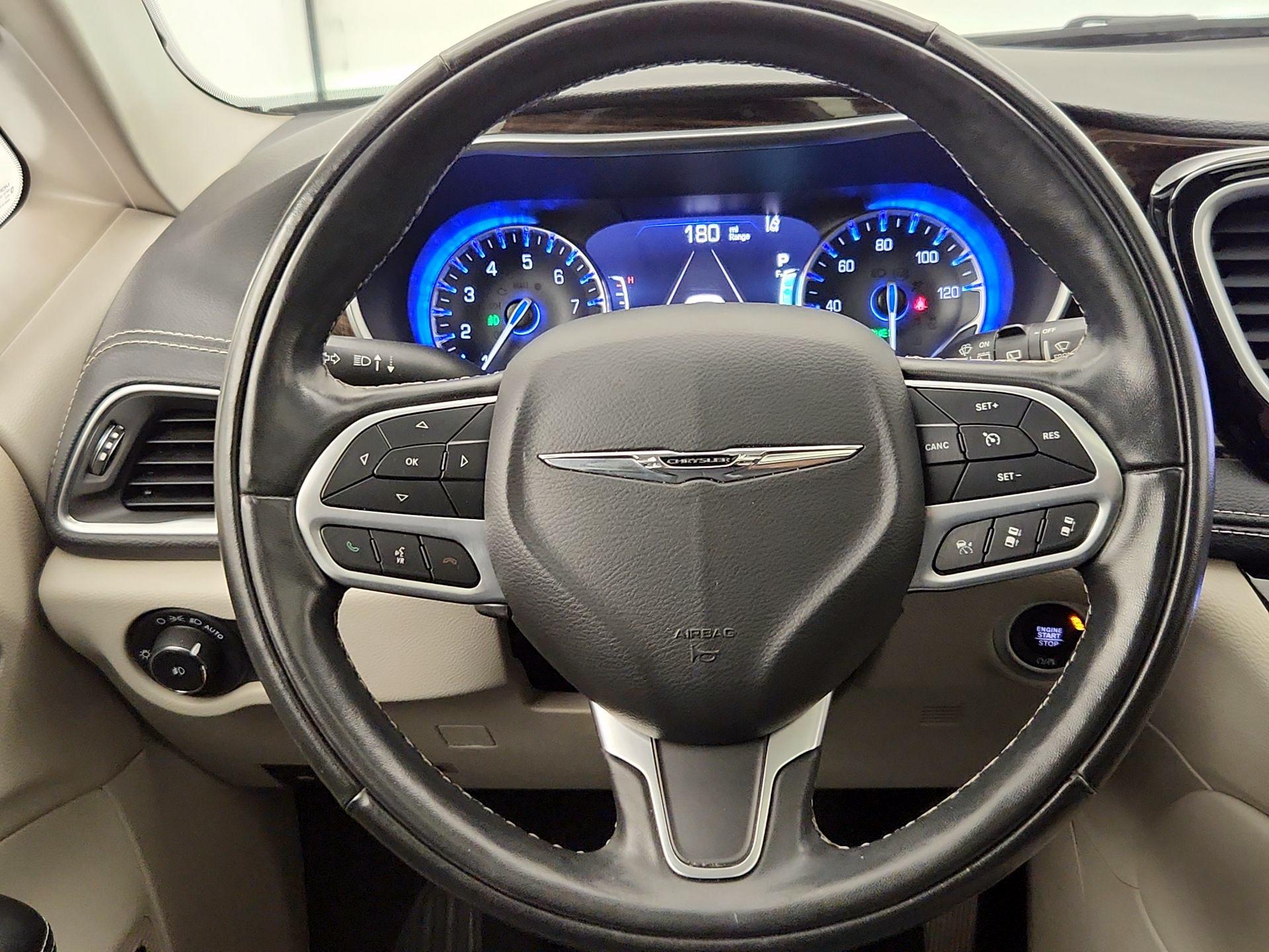 Thumbnail: 2022 Chrysler Pacifica - 10