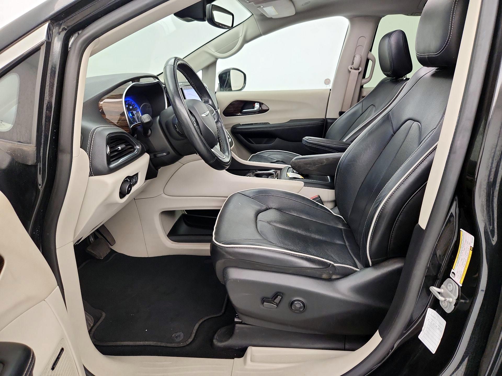 Thumbnail: 2022 Chrysler Pacifica - 11