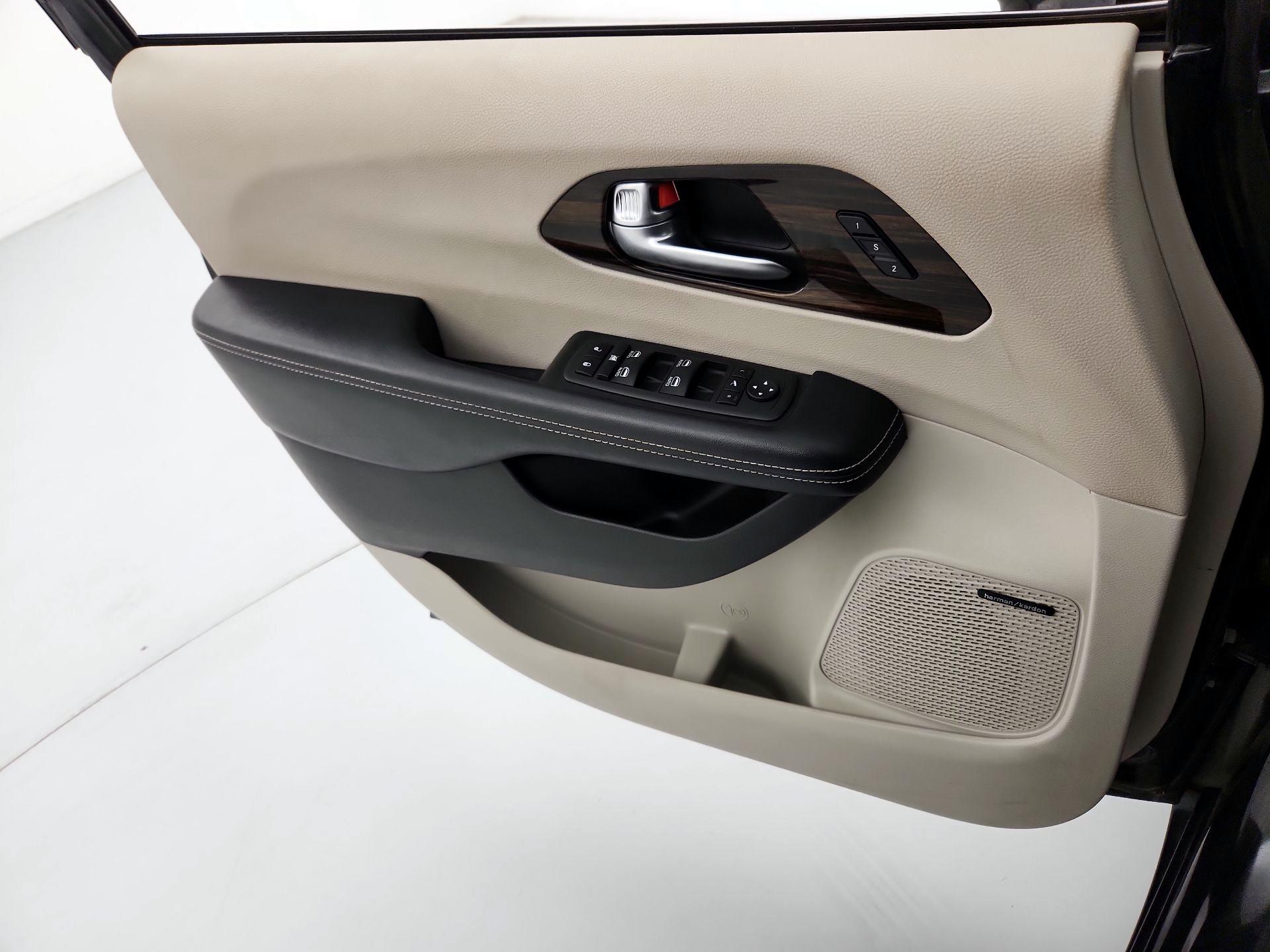 Thumbnail: 2022 Chrysler Pacifica - 12