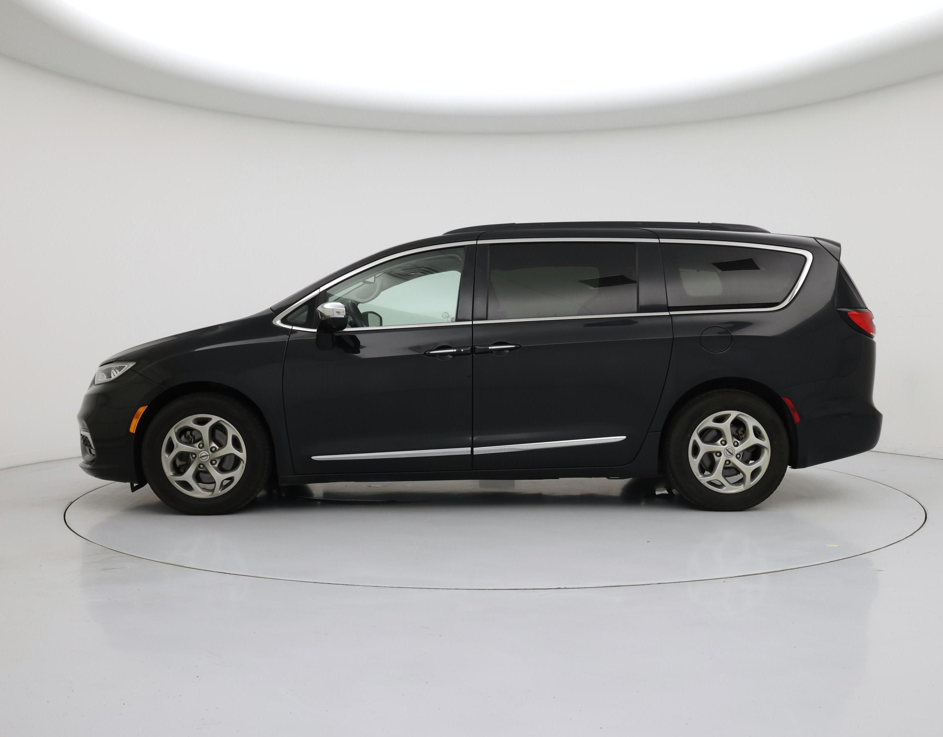 Thumbnail: 2022 Chrysler Pacifica - 3