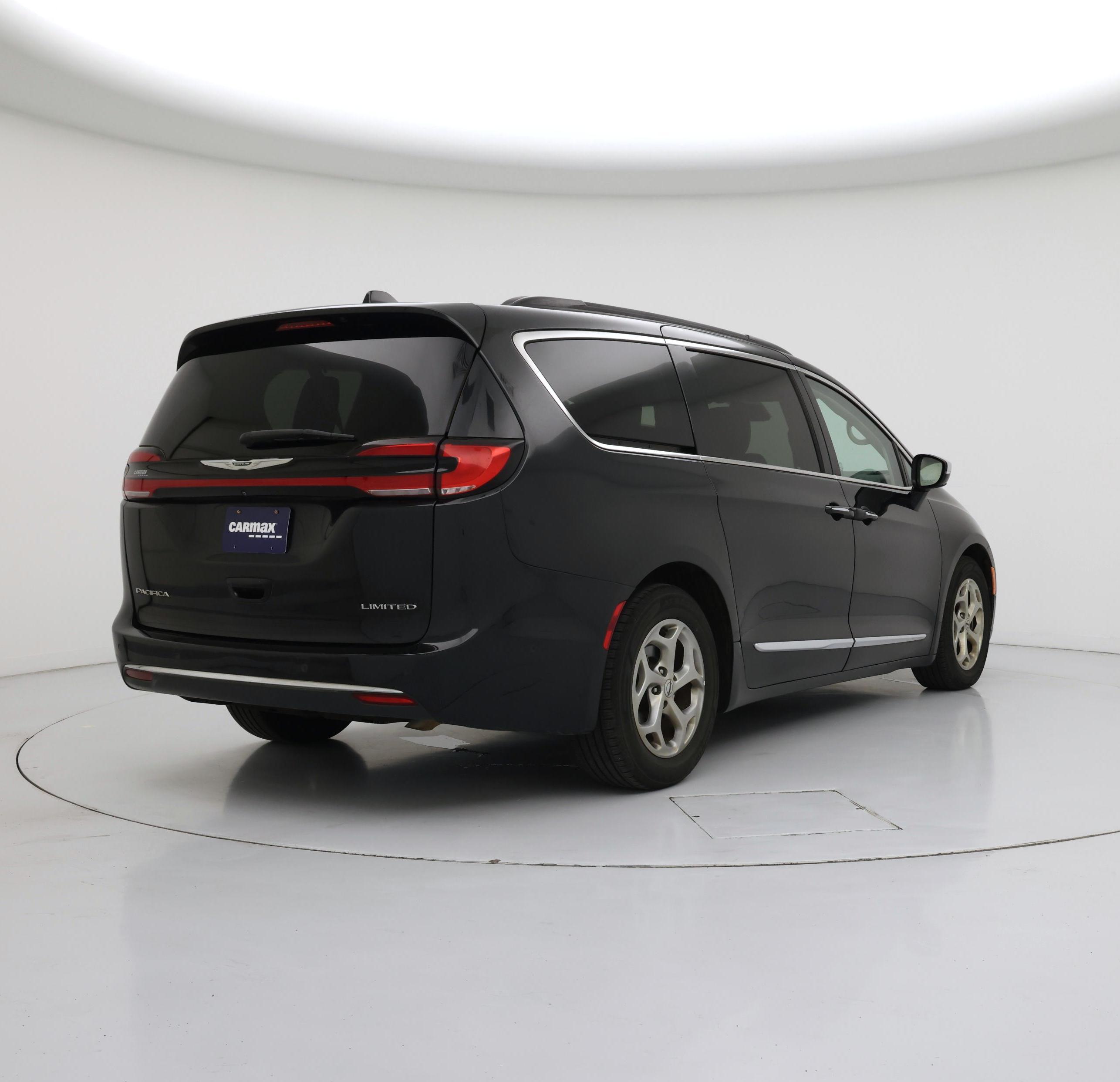 Thumbnail: 2022 Chrysler Pacifica - 8