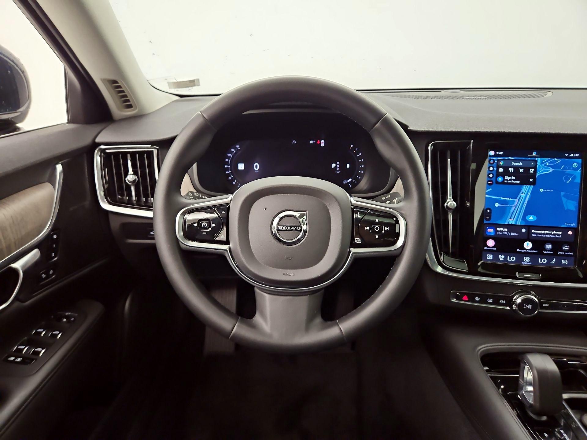 Thumbnail: 2023 Volvo S90 - 10