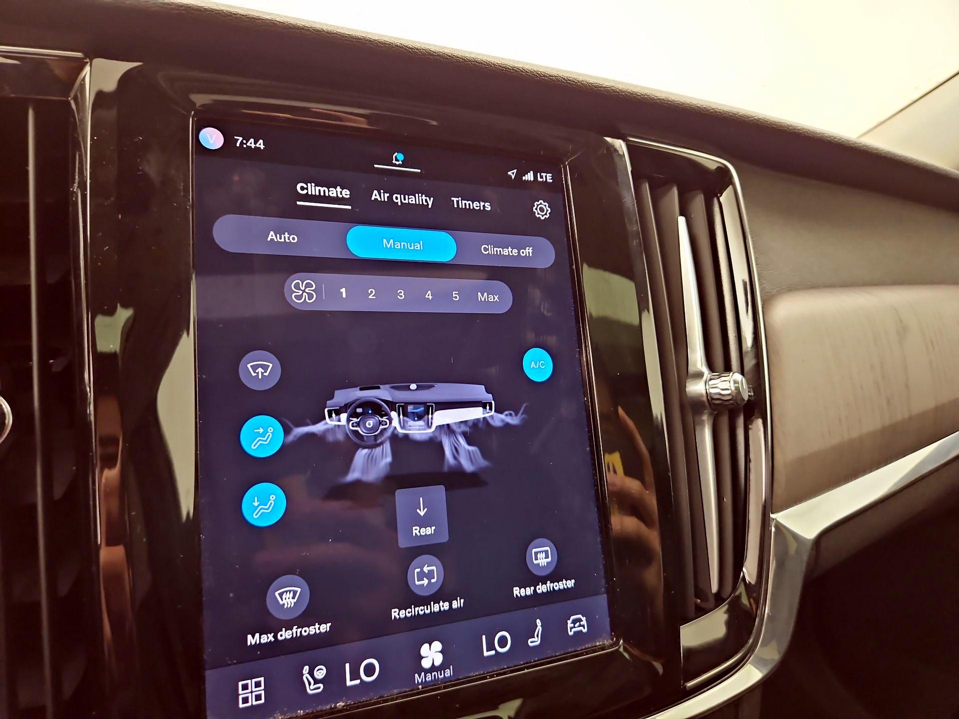 Thumbnail: 2023 Volvo S90 - 17