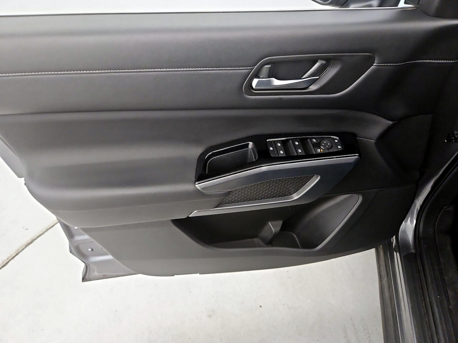 2024 Nissan Pathfinder SL - Photo 13