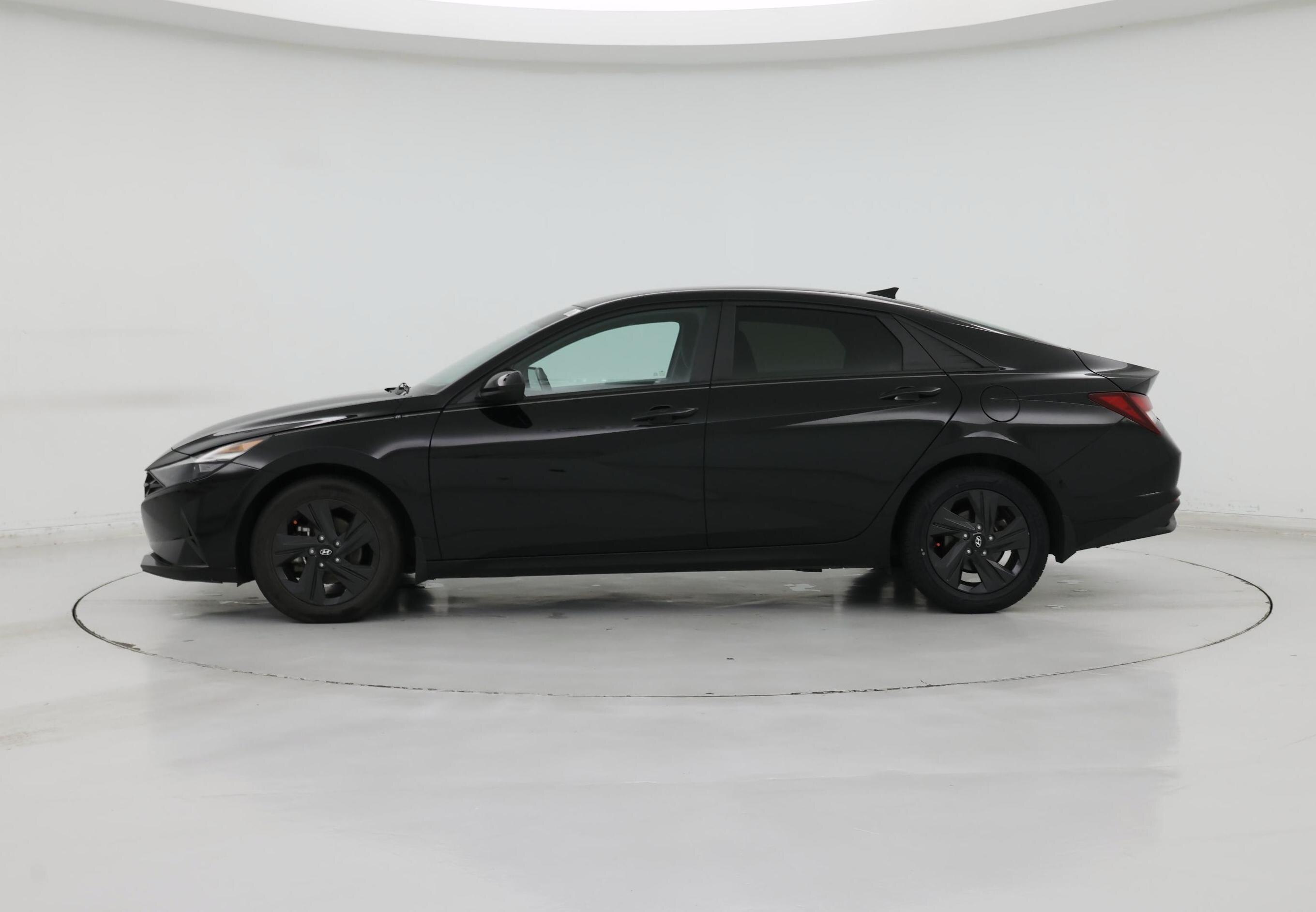Thumbnail: 2022 Hyundai Elantra - 3