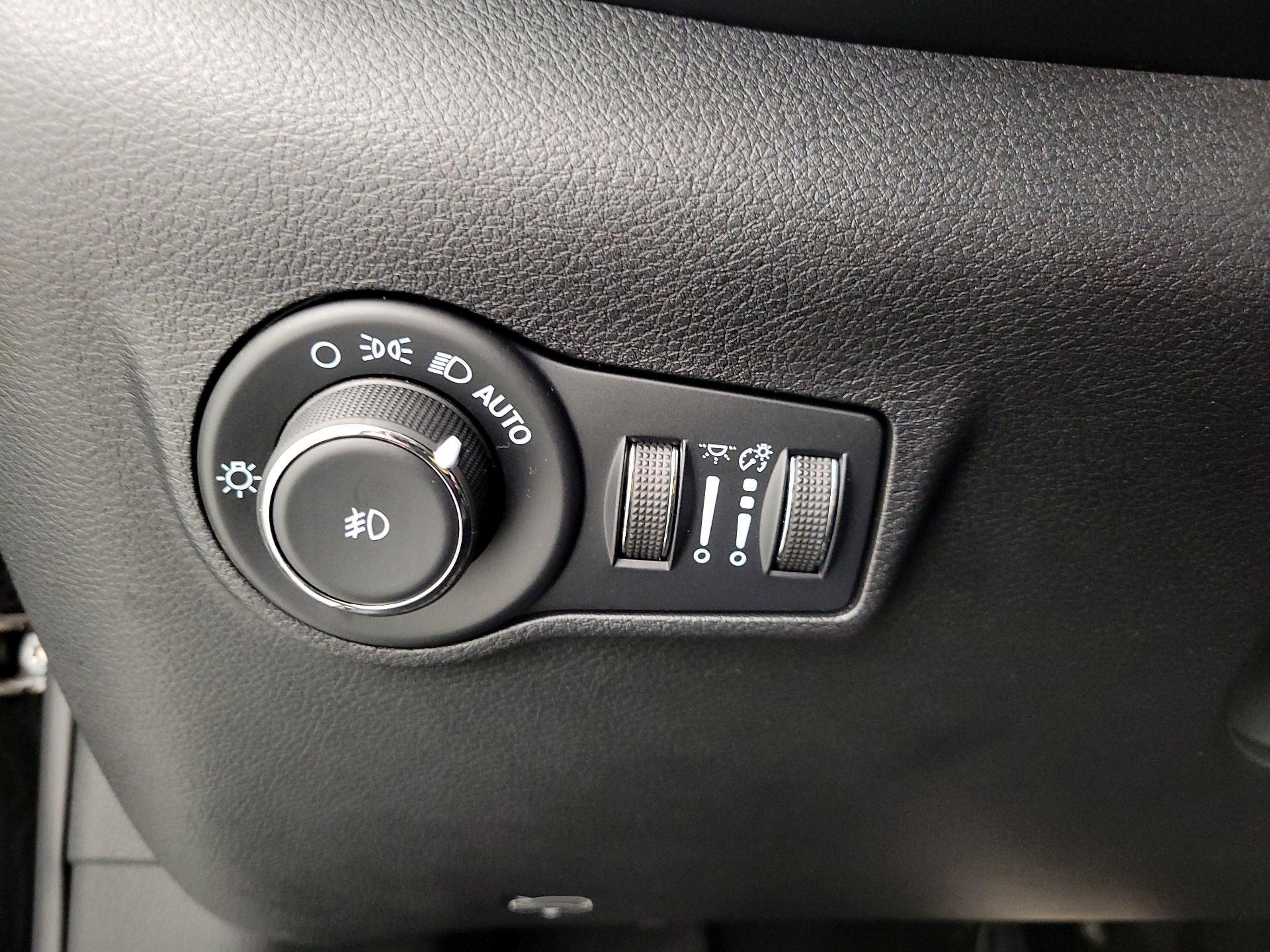 Thumbnail: 2022 Jeep Compass - 13