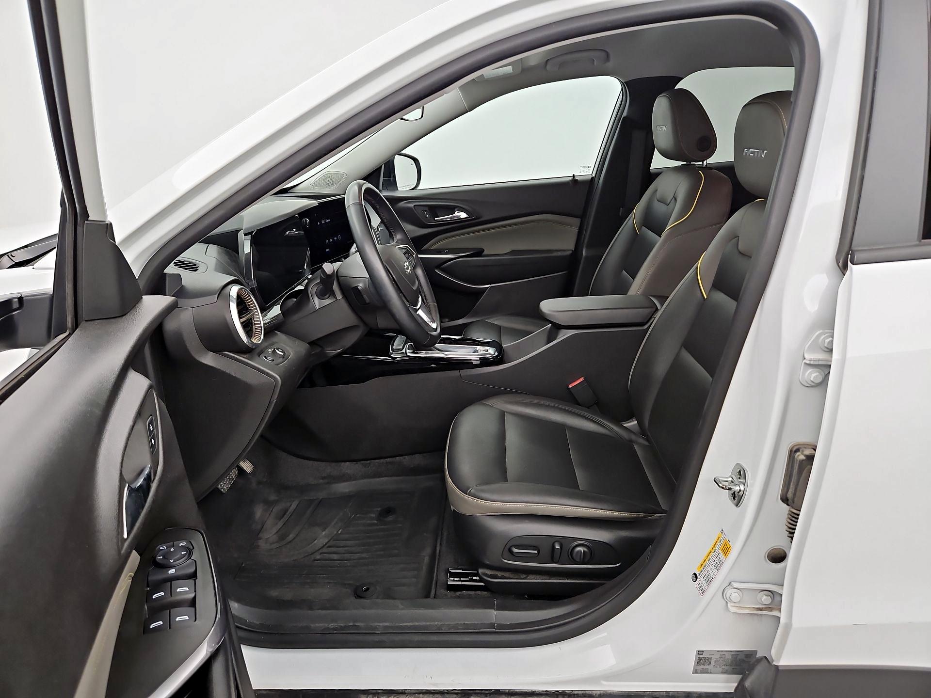 Thumbnail: 2025 Chevrolet Trax - 11