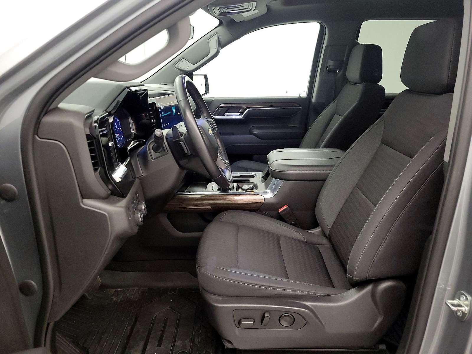2023 Chevrolet Silverado 1500 LT - Photo 12