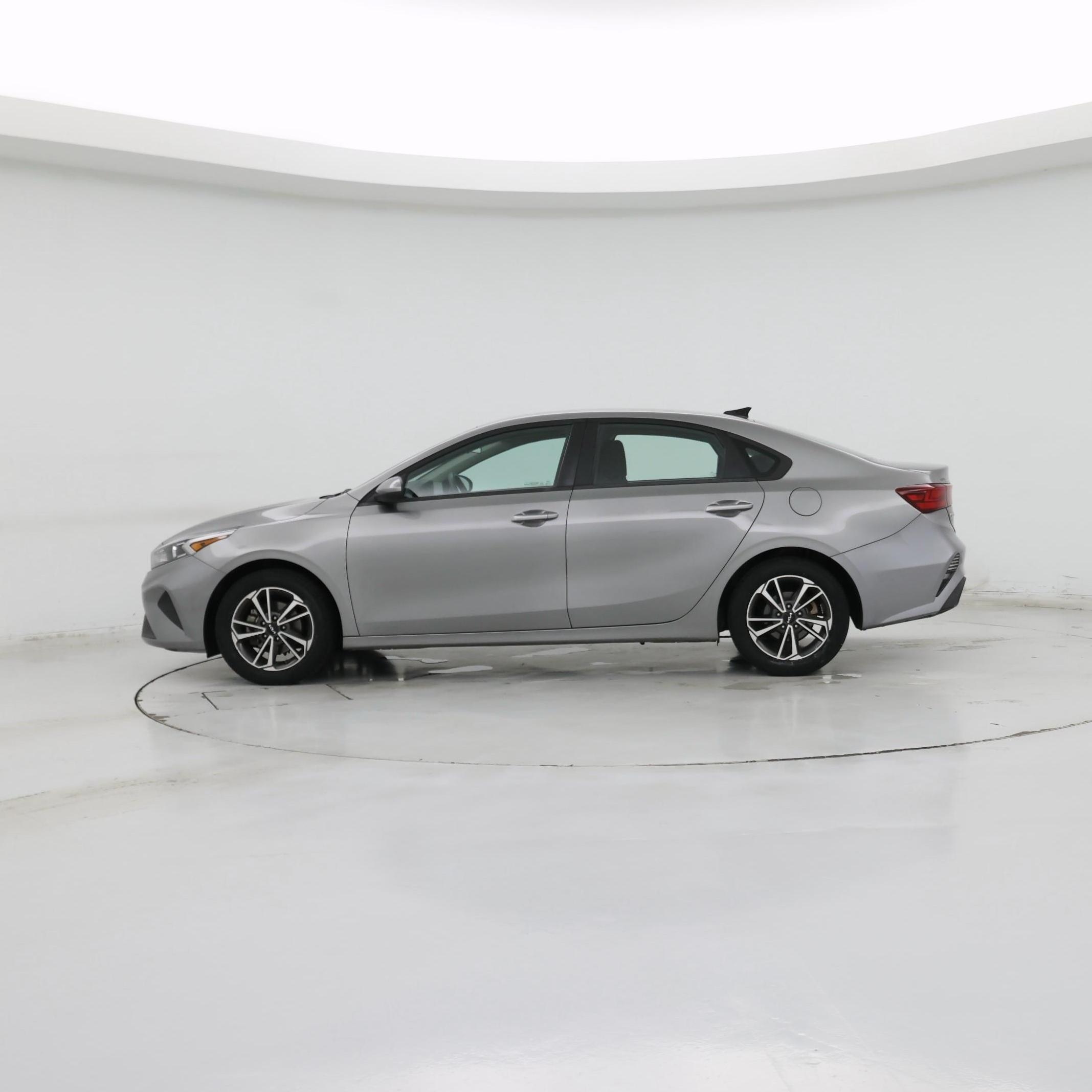 Thumbnail: 2022 Kia Forte - 3