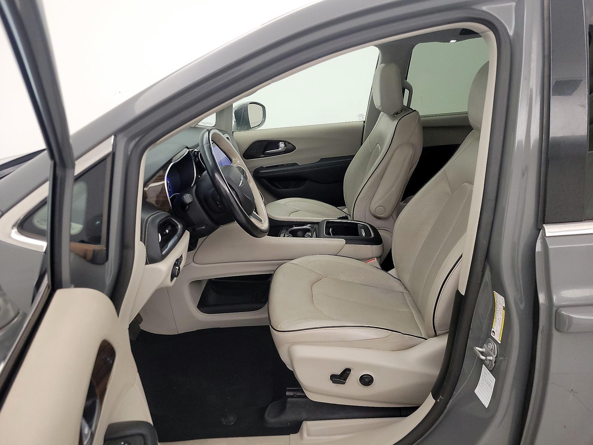 Thumbnail: 2021 Chrysler Pacifica - 11