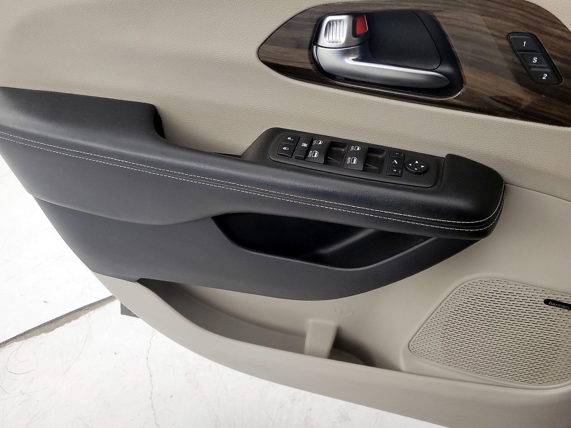 Thumbnail: 2021 Chrysler Pacifica - 12